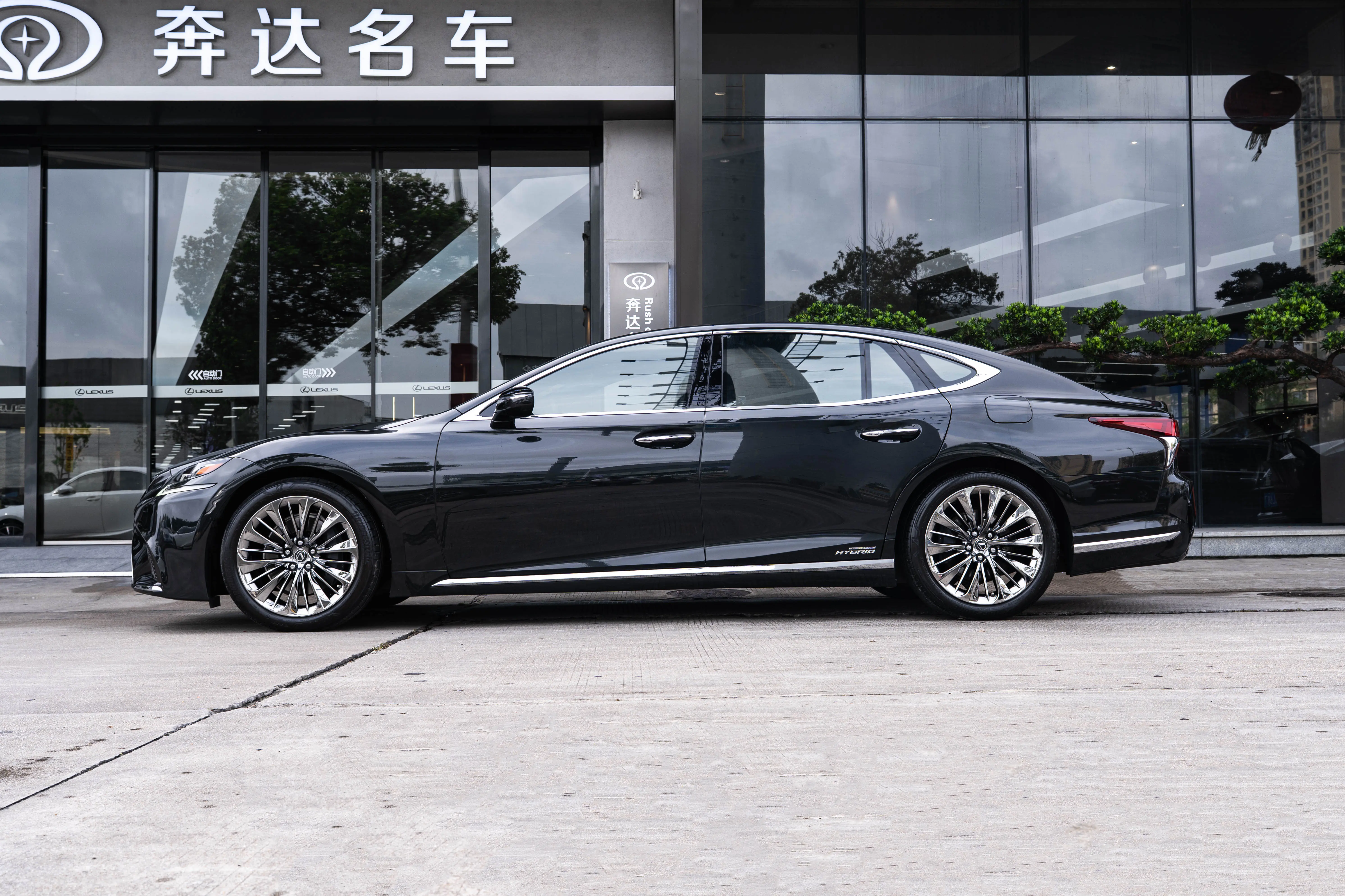 Lexus LS