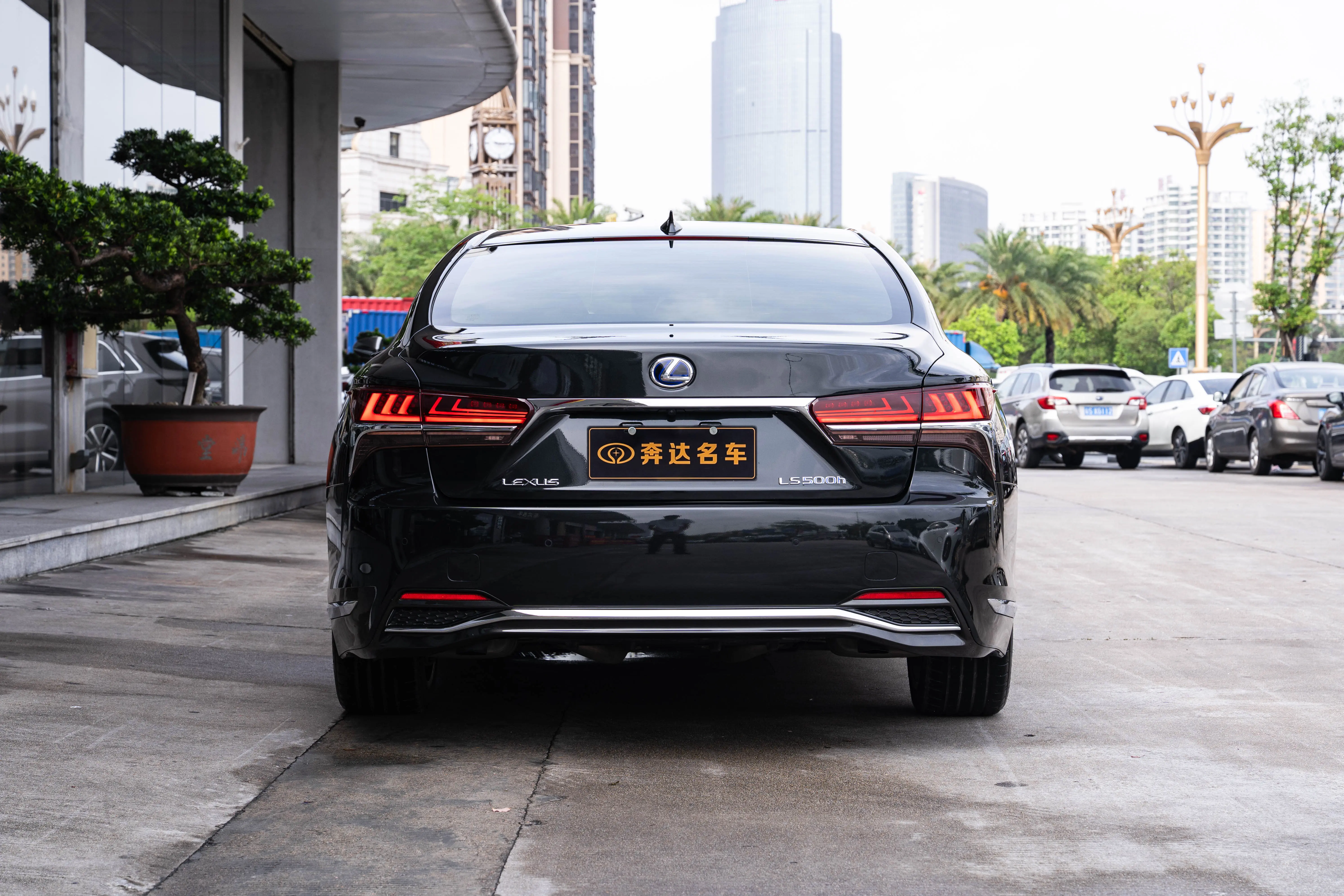 Lexus LS