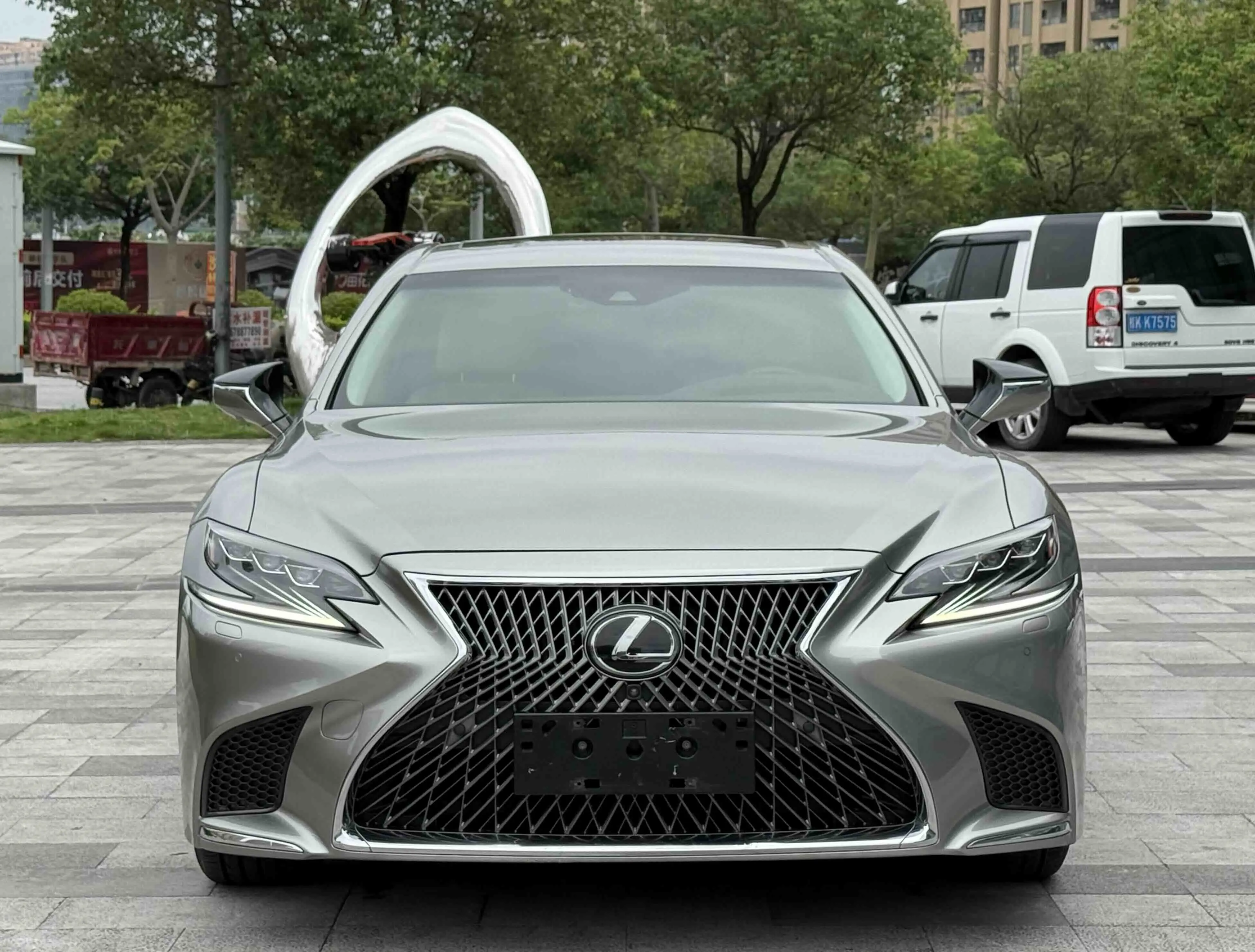 Lexus LS
