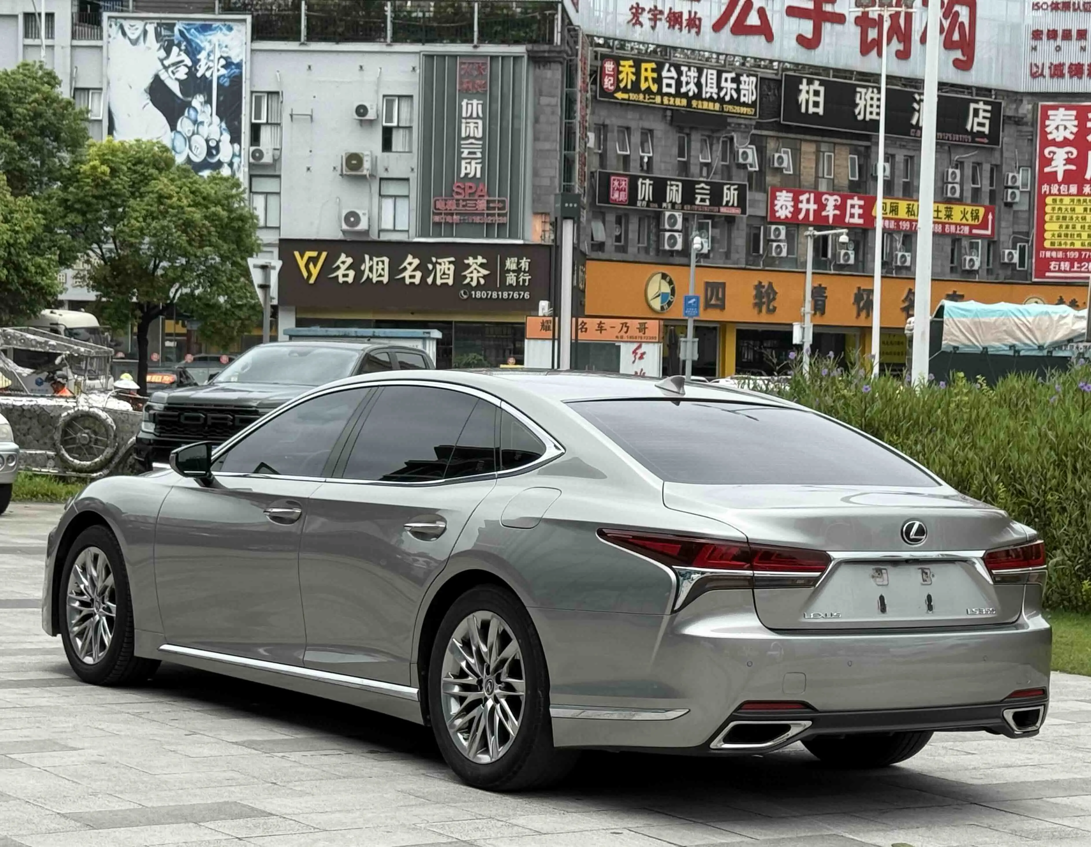 Lexus LS