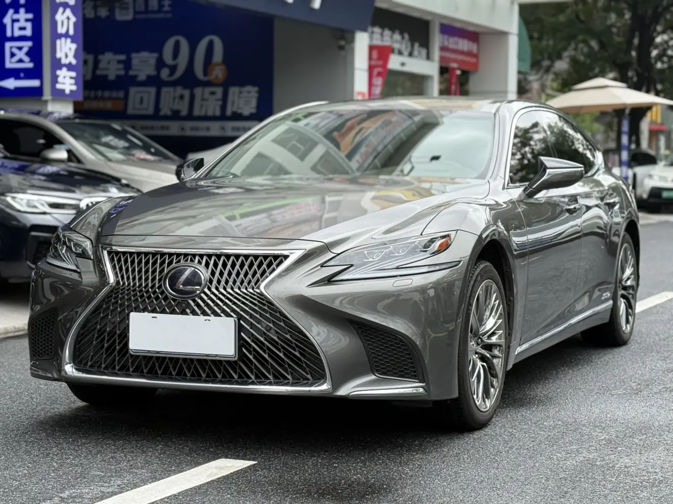 Lexus LS