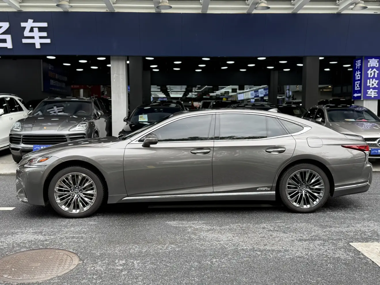 Lexus LS