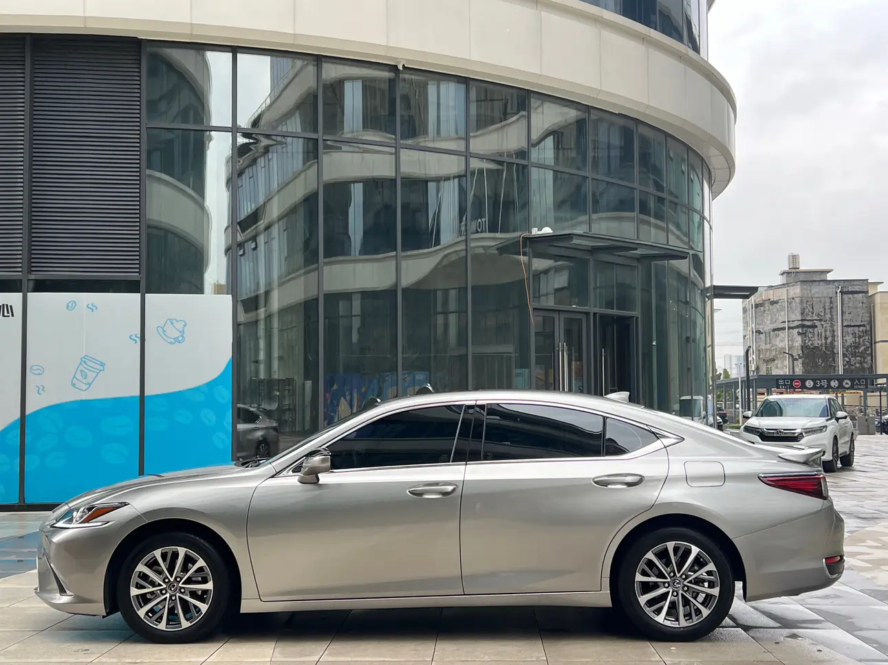 Lexus ES