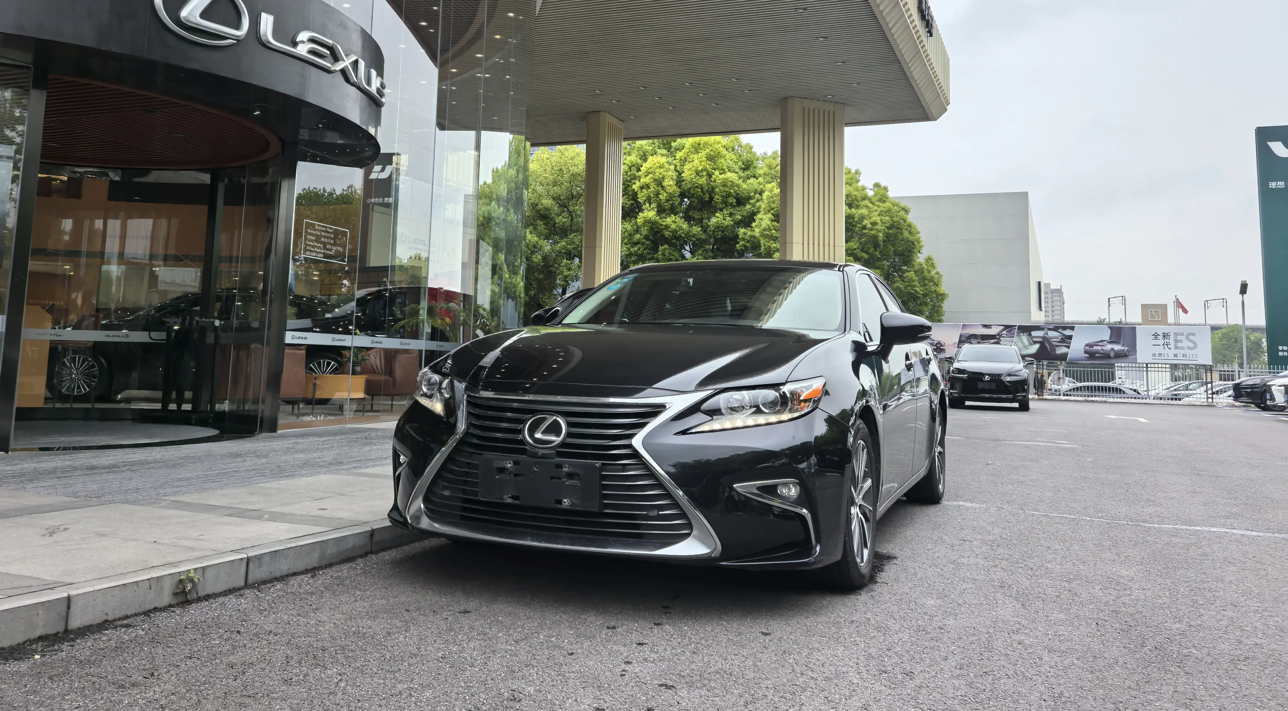 Lexus ES