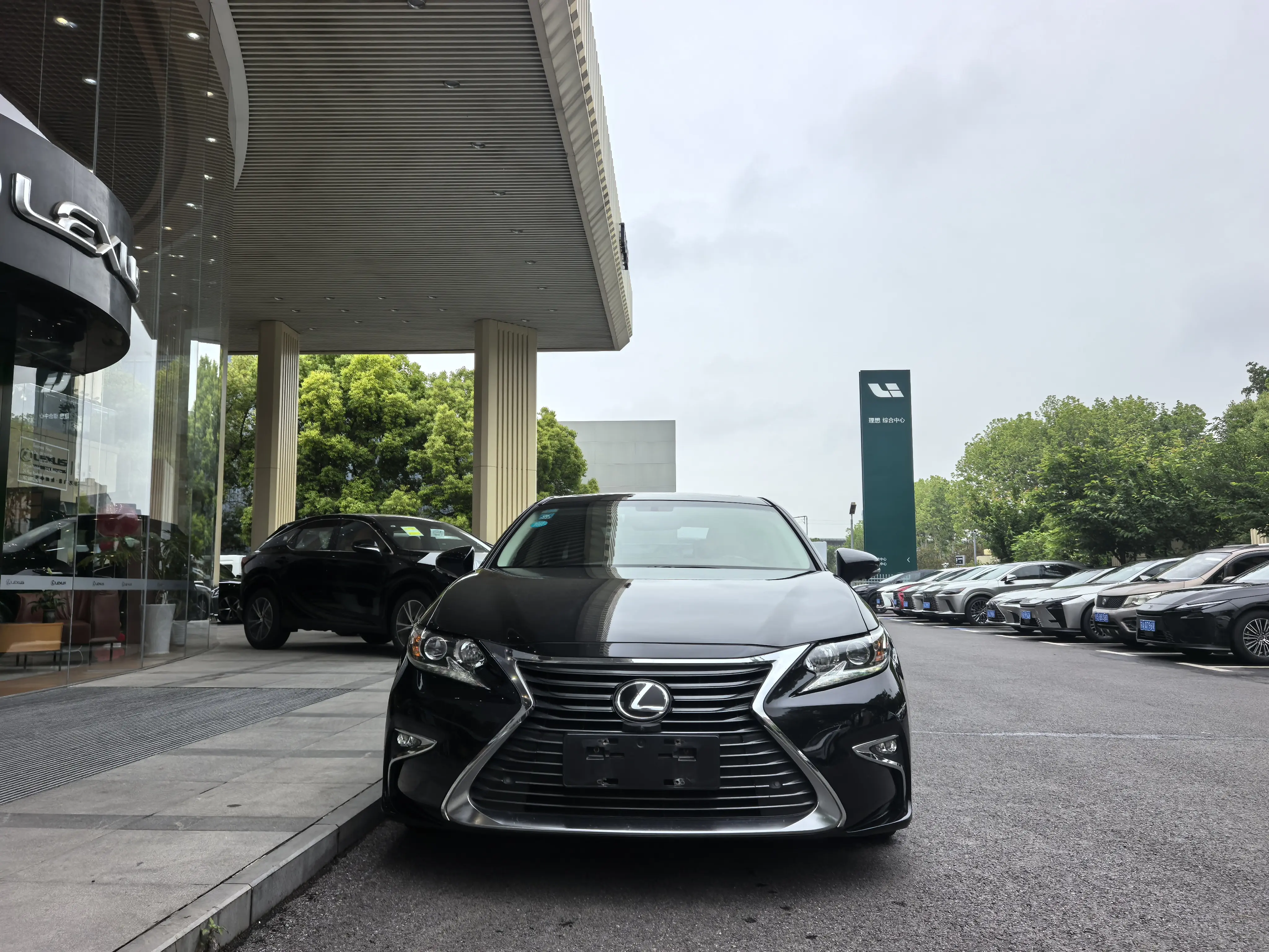 Lexus ES