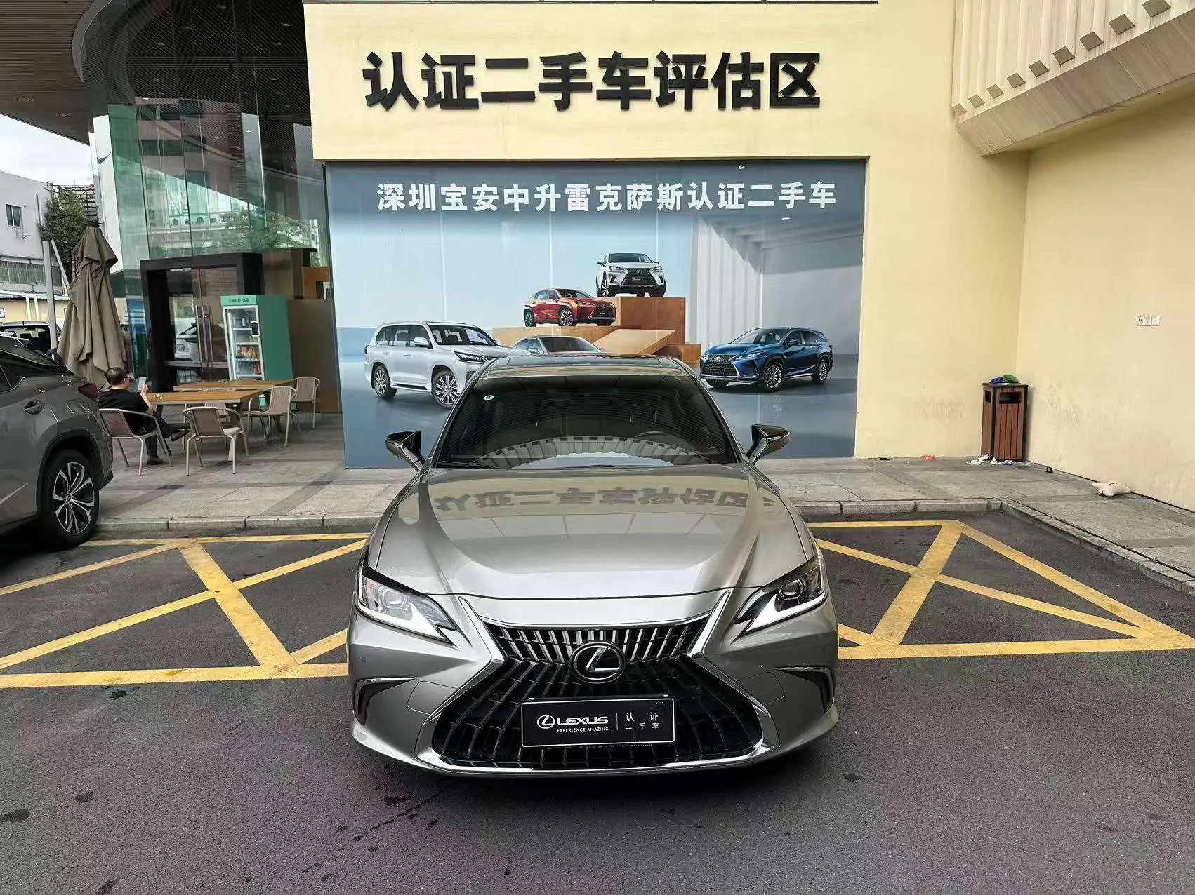 Lexus ES