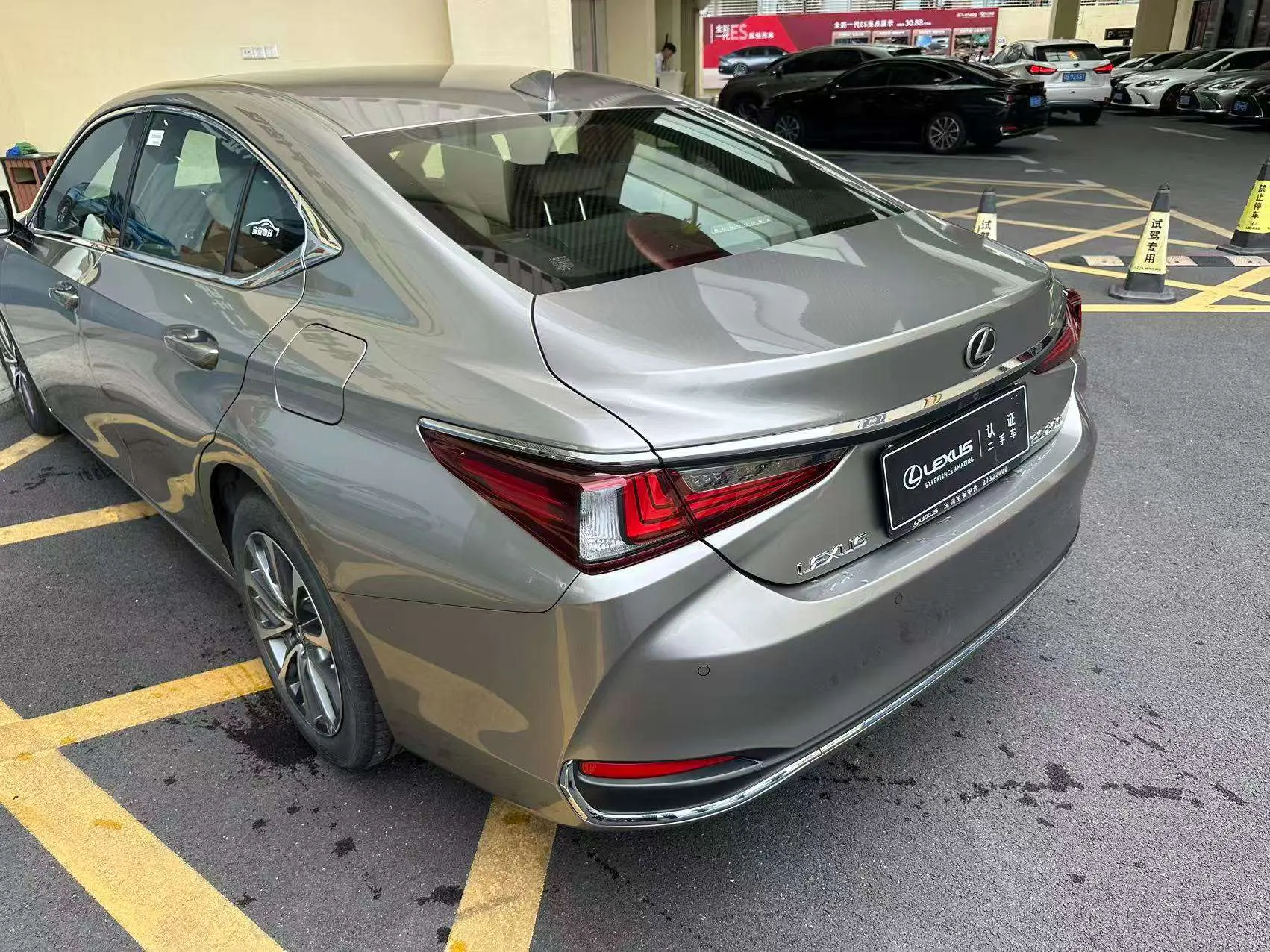 Lexus ES