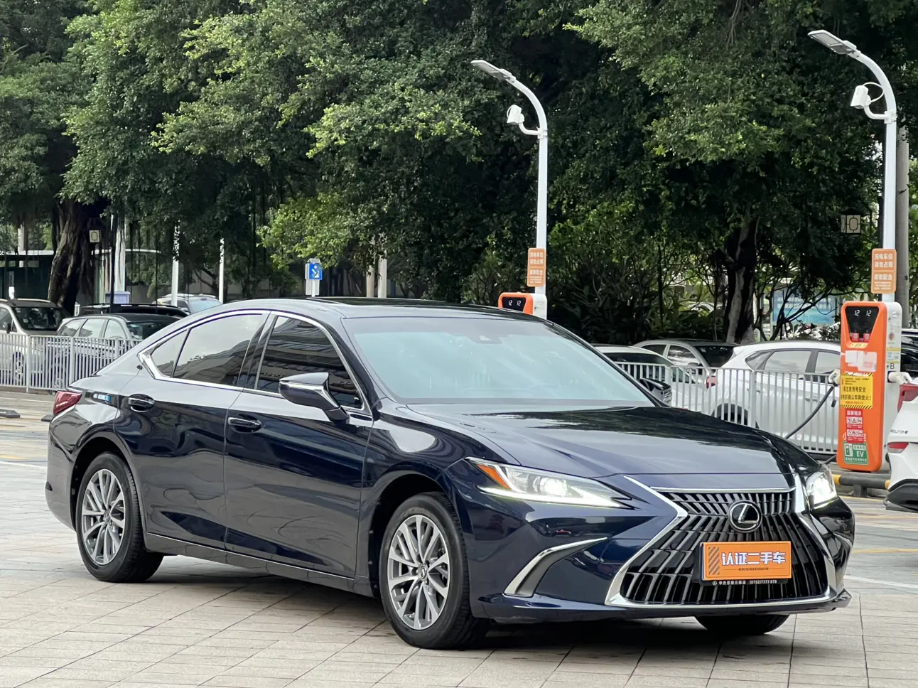 Lexus ES