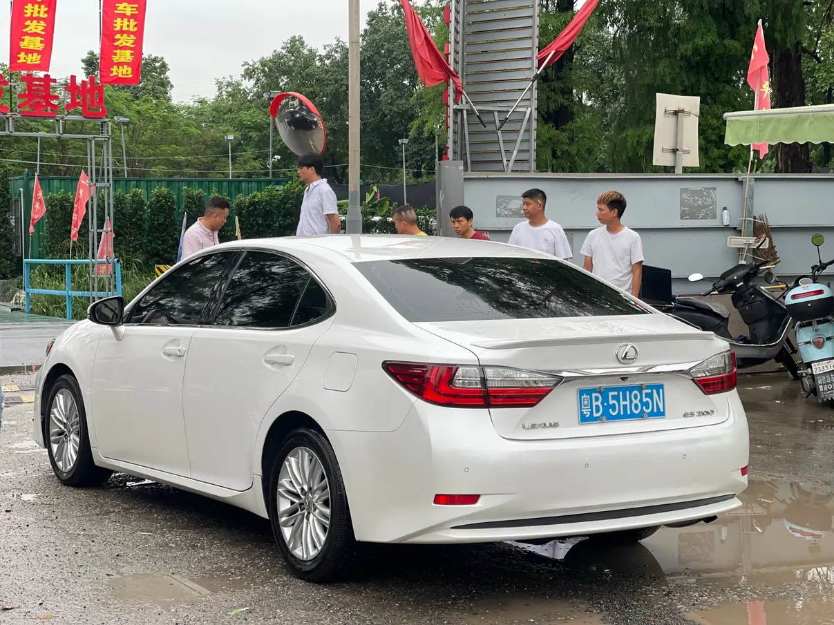 Lexus ES