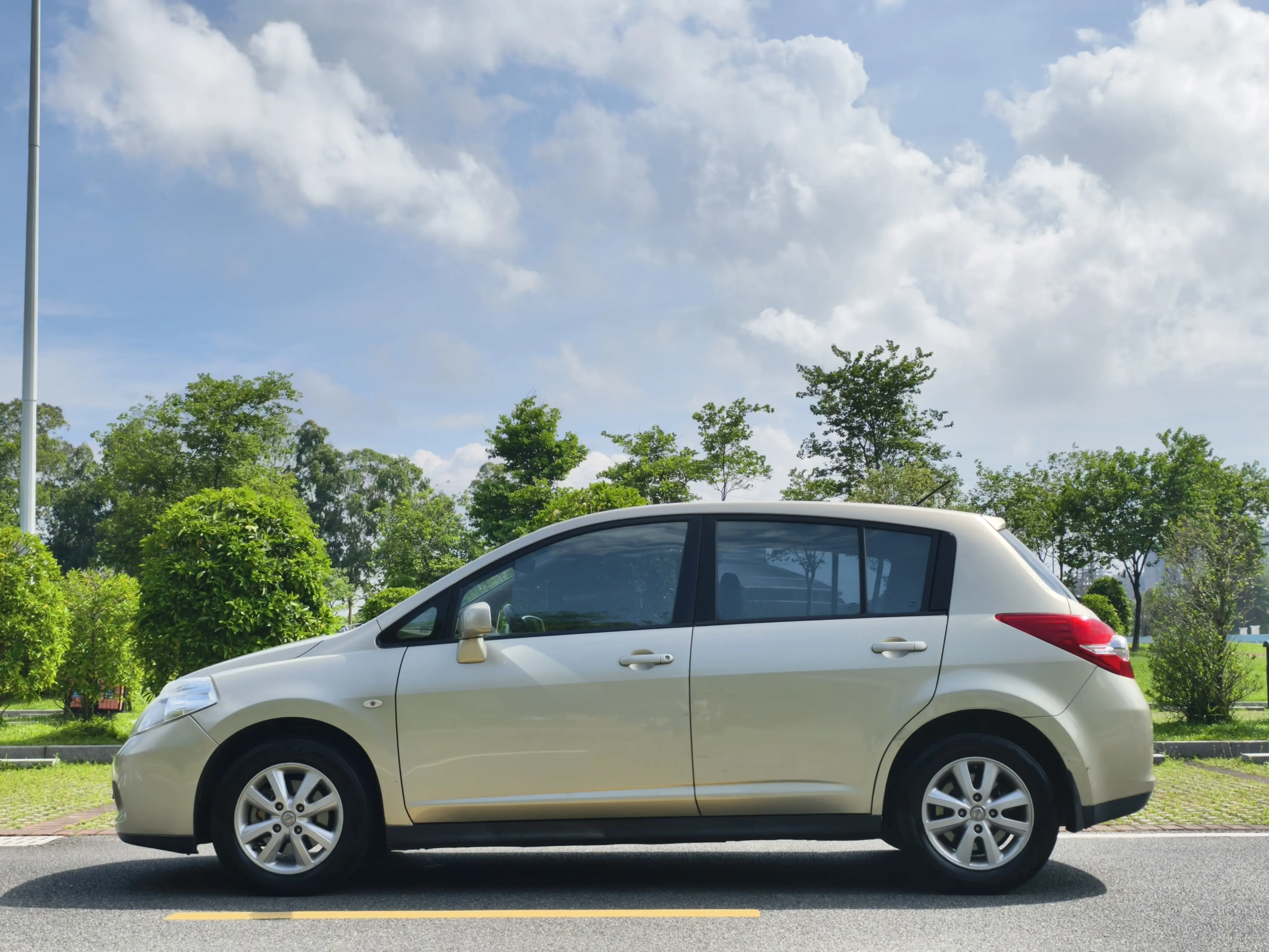 Nissan Tiida