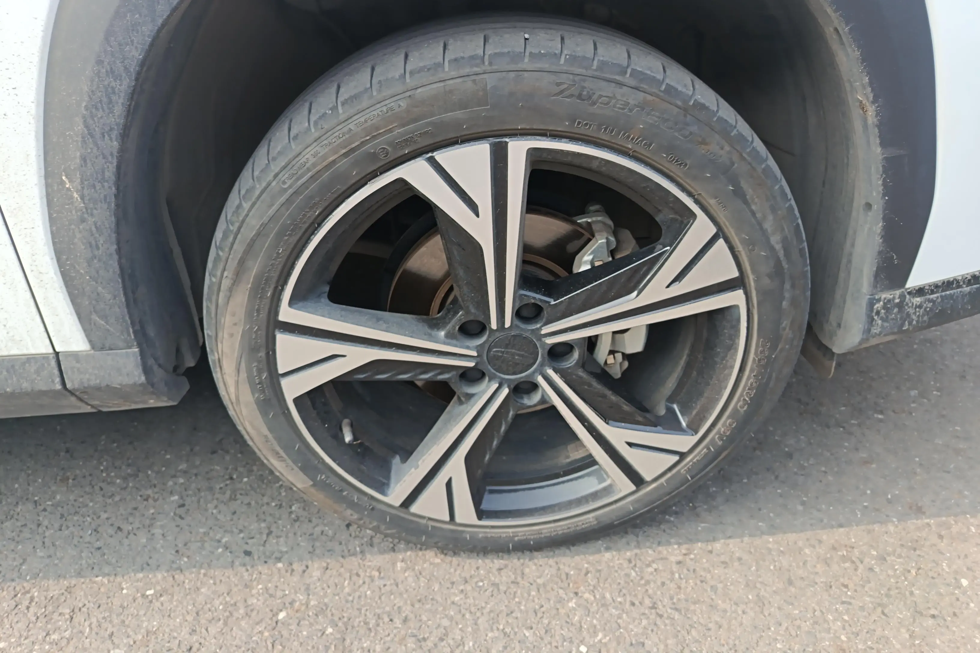 Geely Atlas