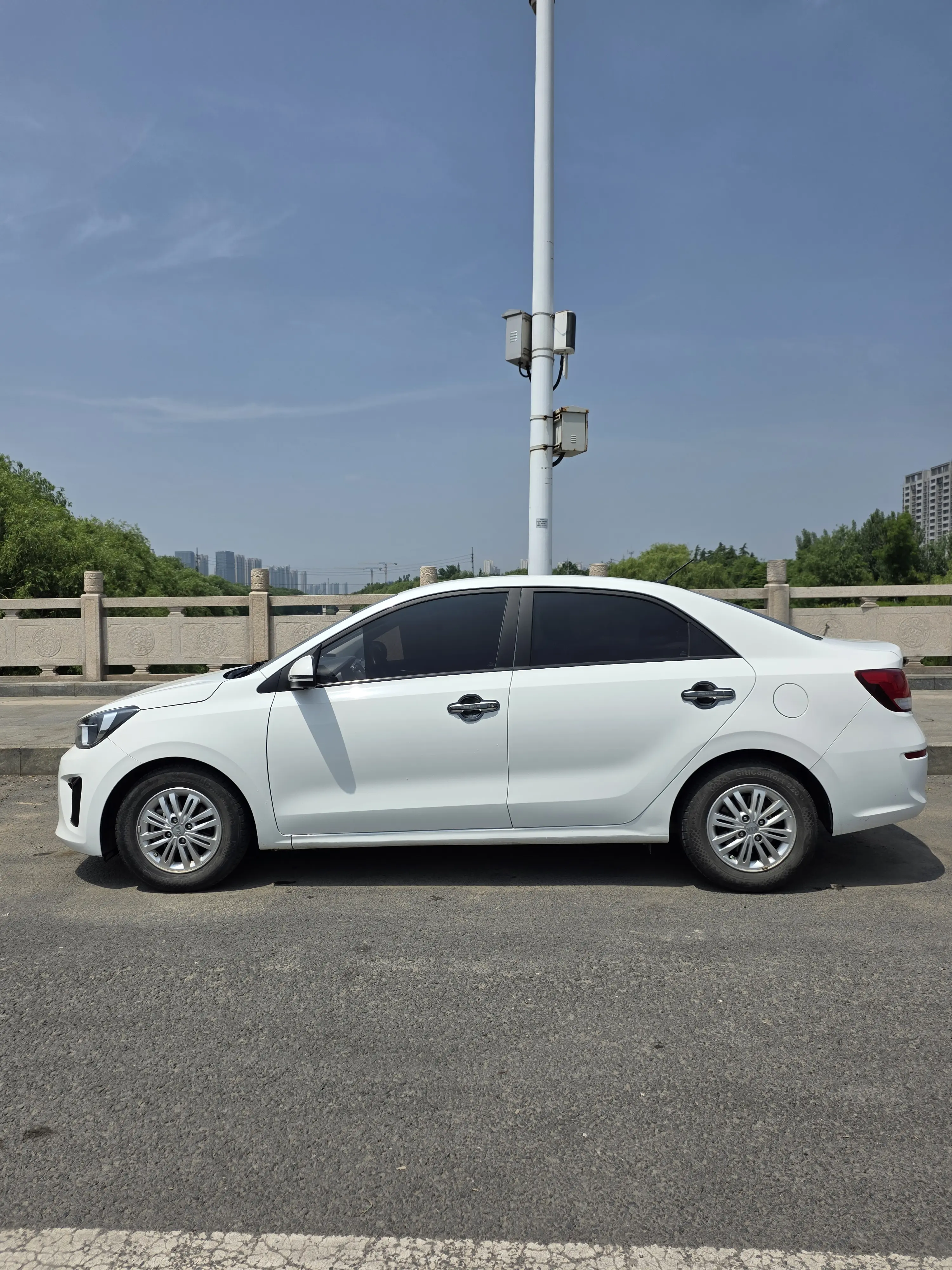 Kia Pegas