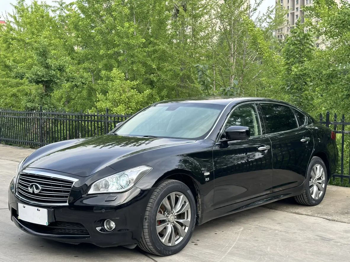 Infiniti Q70