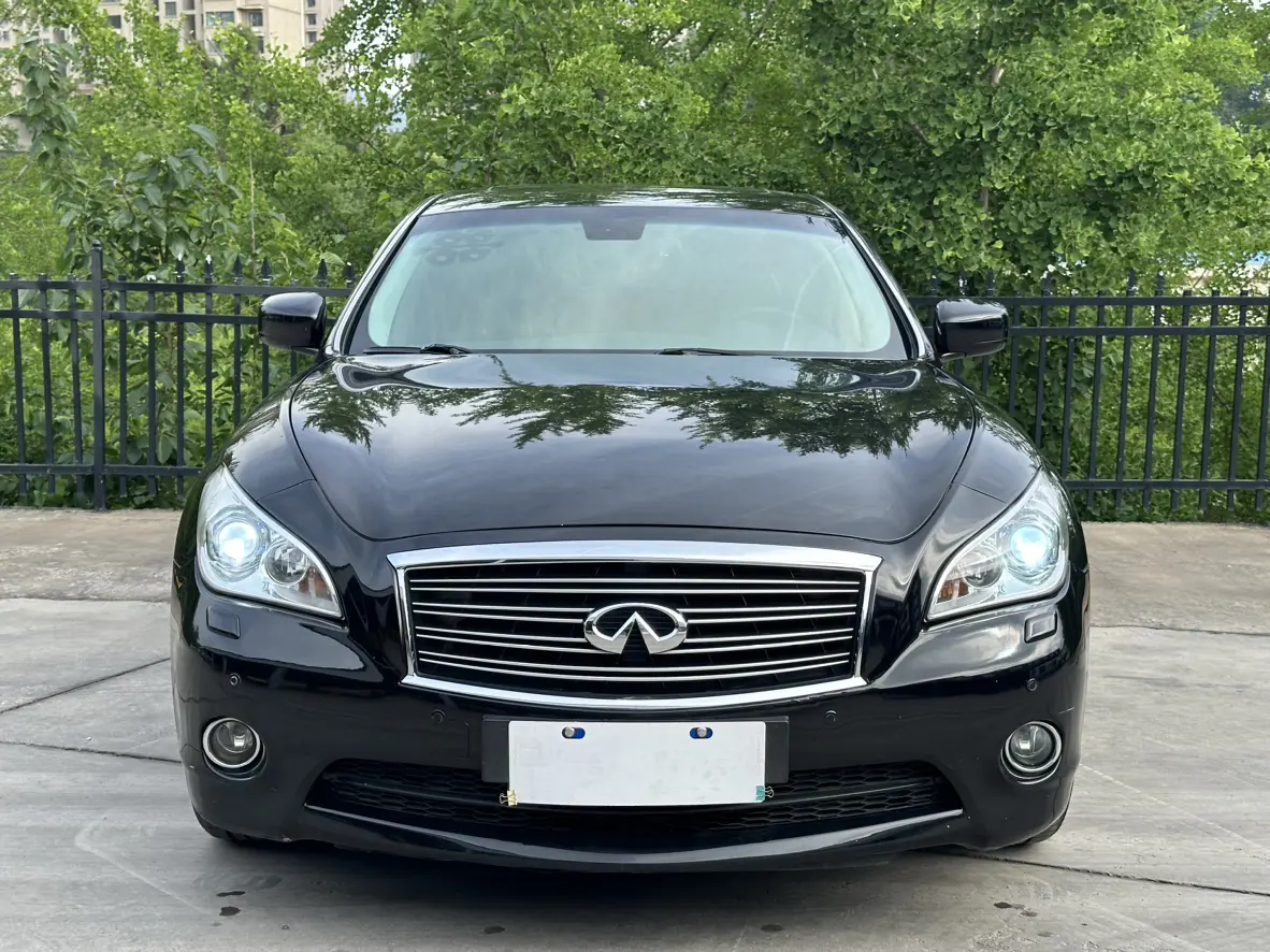 Infiniti Q70
