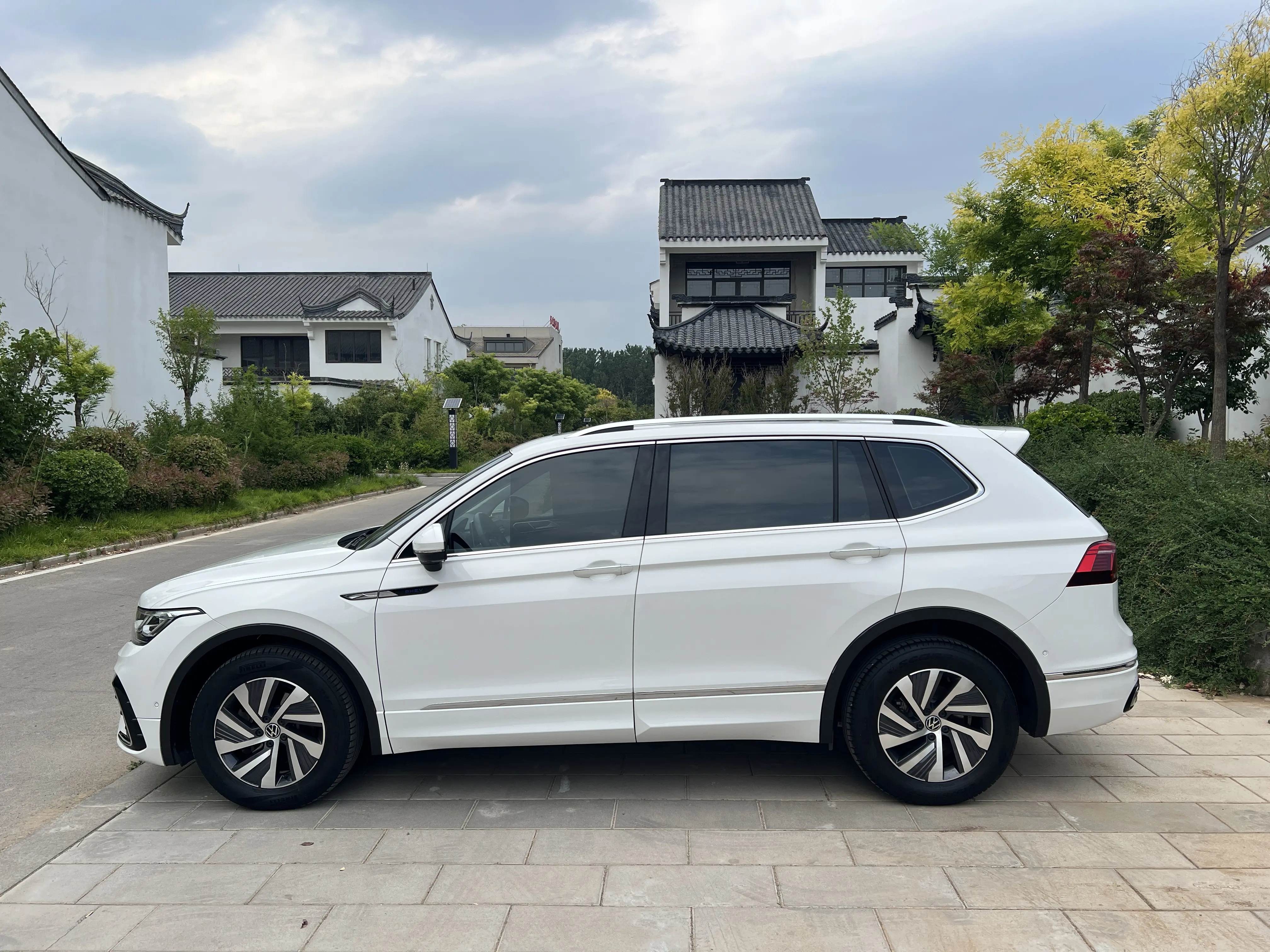 Volkswagen Tiguan L PHEV