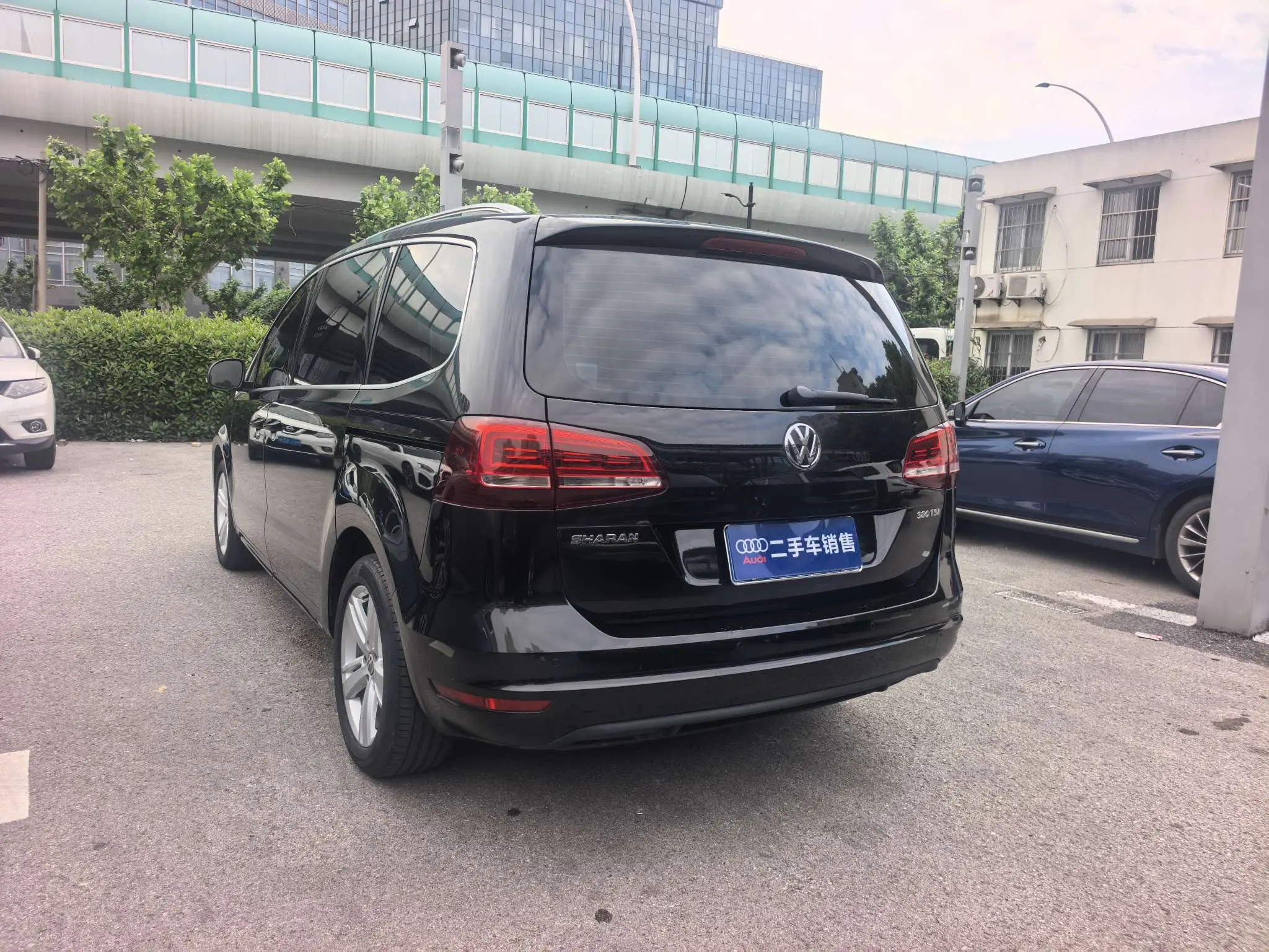 Volkswagen Sharon