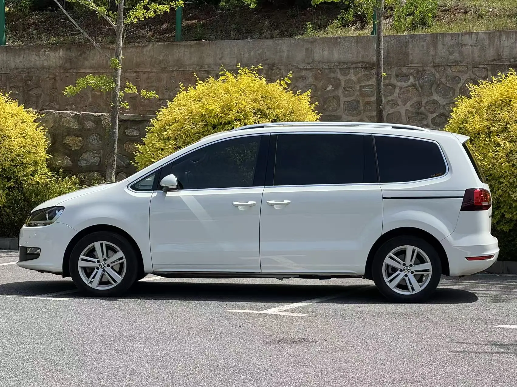 Volkswagen Sharon