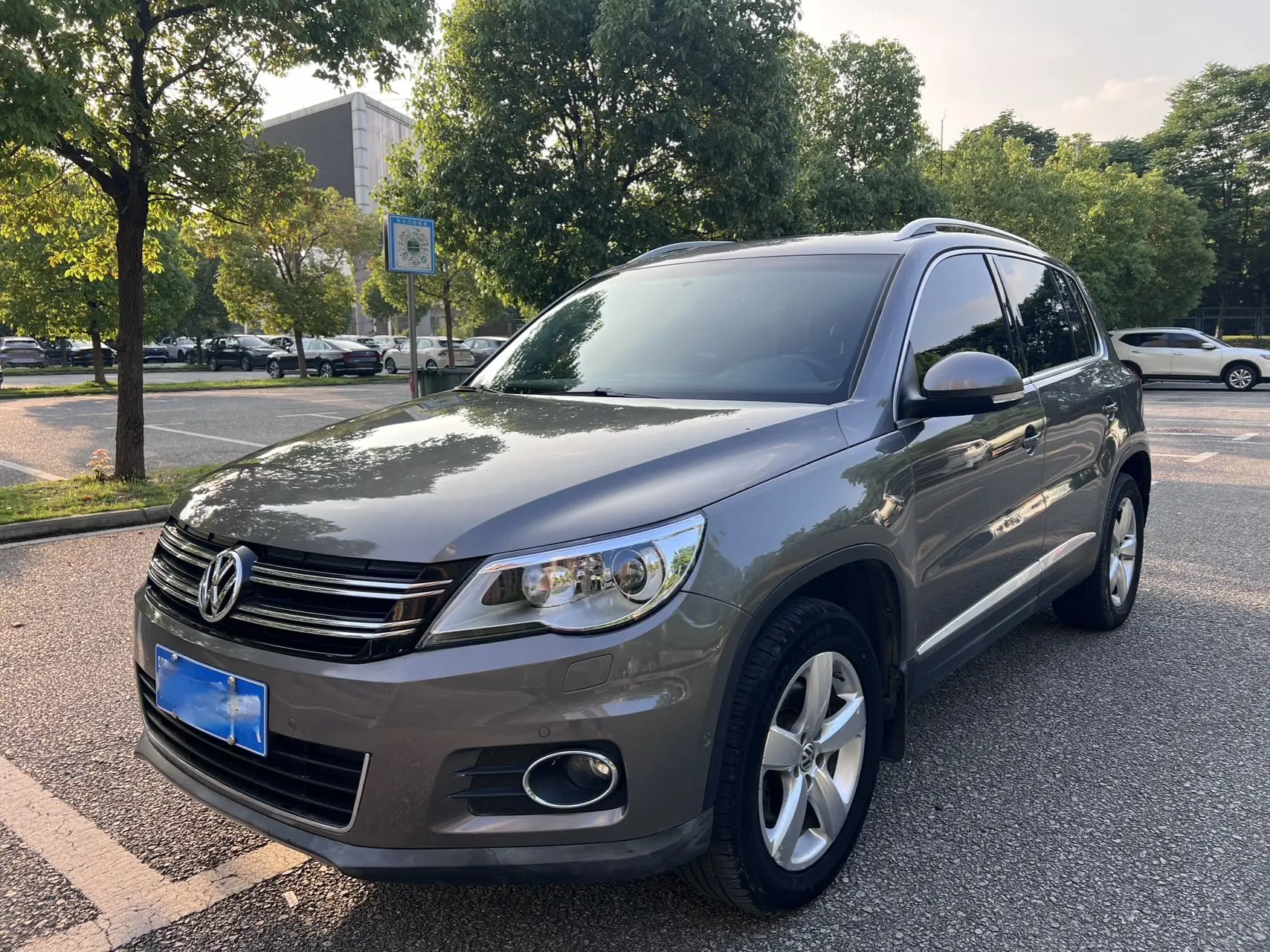 Volkswagen Tiguan (Tharu)