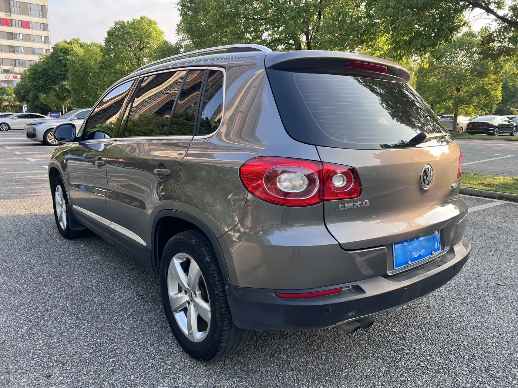 Volkswagen Tiguan (Tharu)