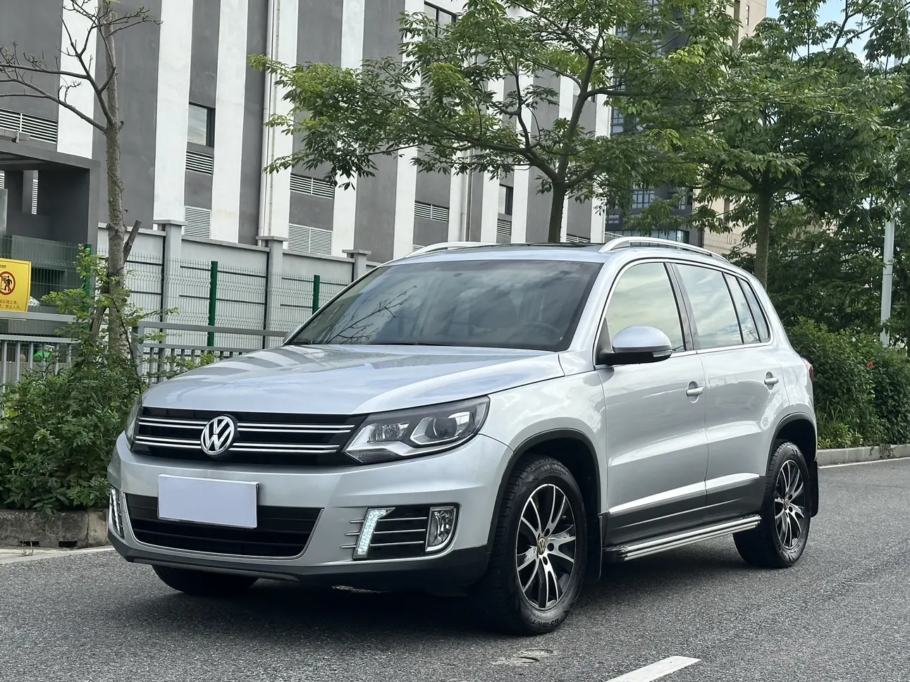 Volkswagen Tiguan (Tharu)