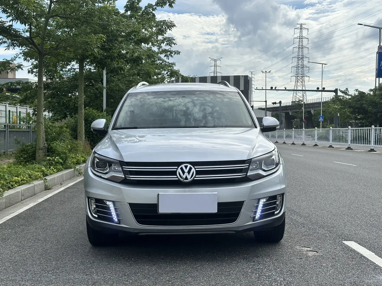 Volkswagen Tiguan (Tharu)
