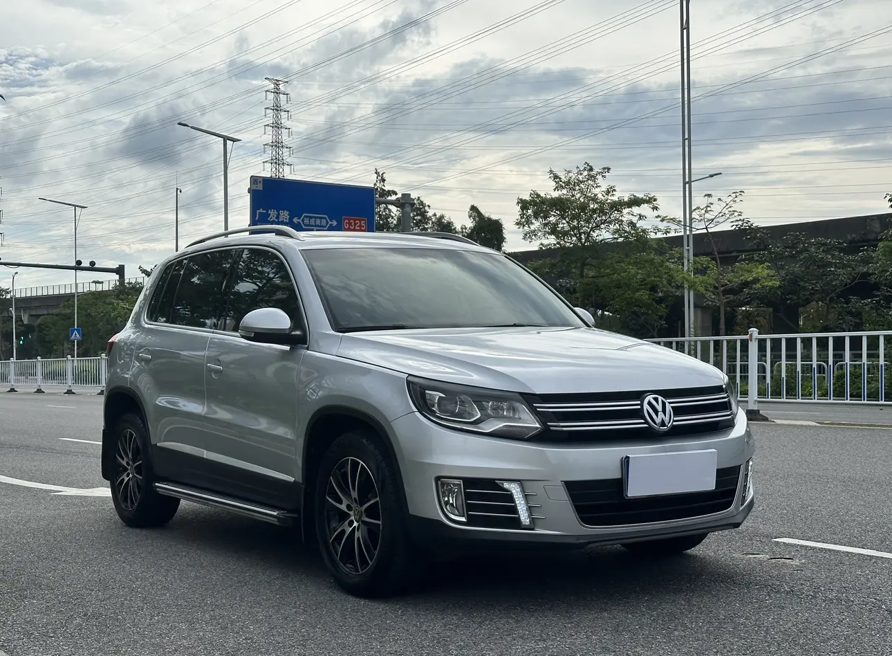 Volkswagen Tiguan (Tharu)
