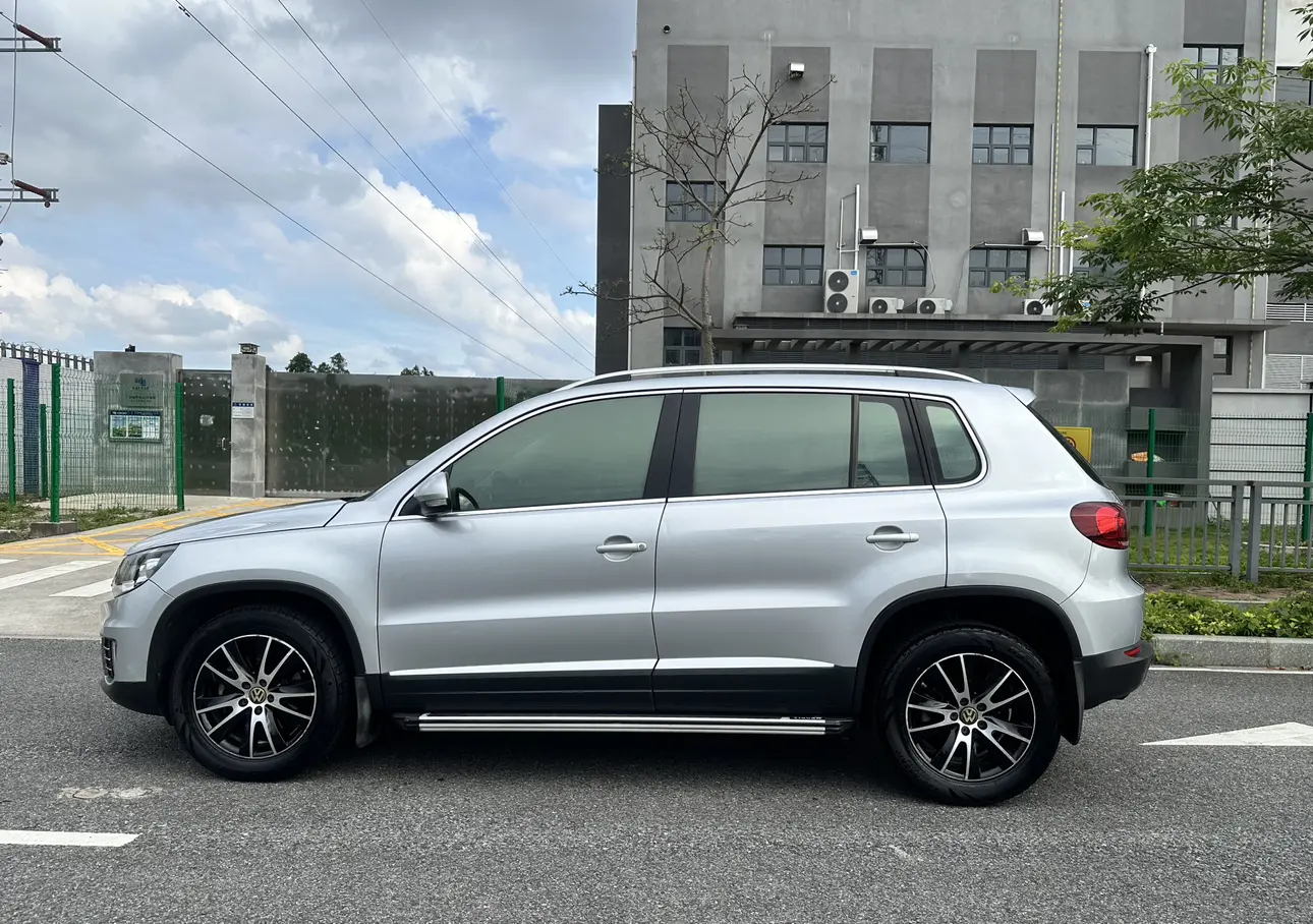 Volkswagen Tiguan (Tharu)