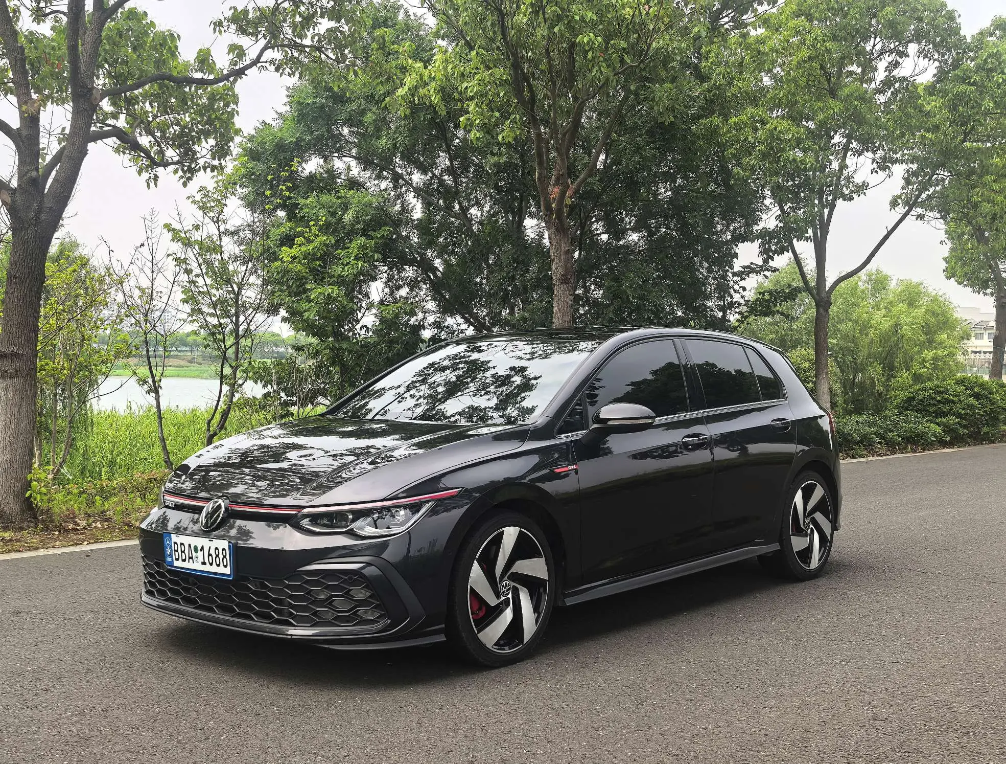 Volkswagen Golf GTI