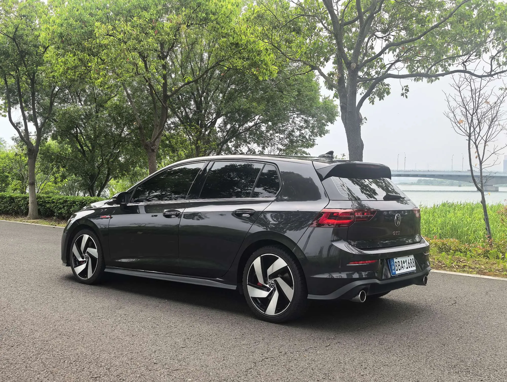 Volkswagen Golf GTI