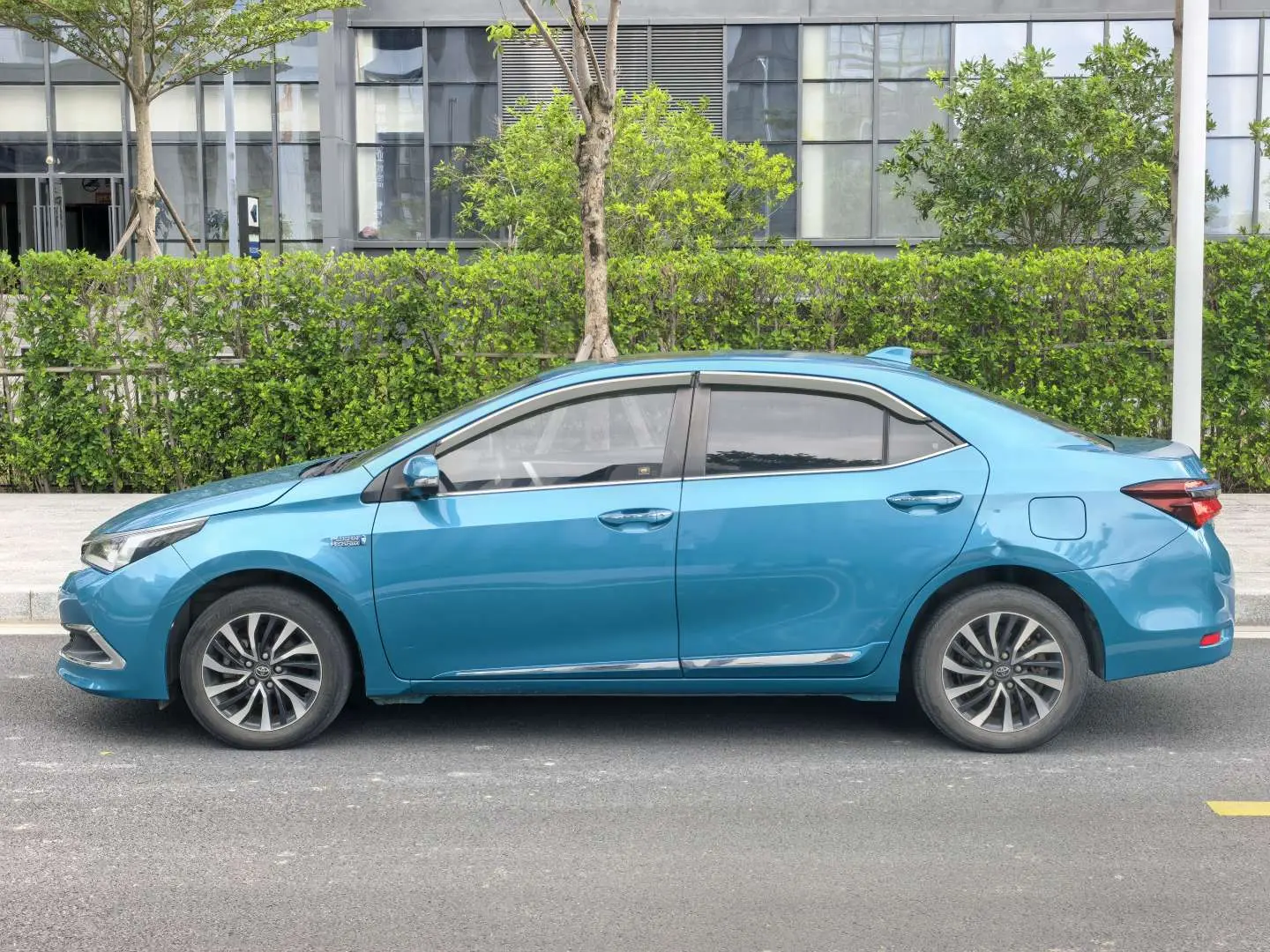 Toyota Corolla Dual Engine E+