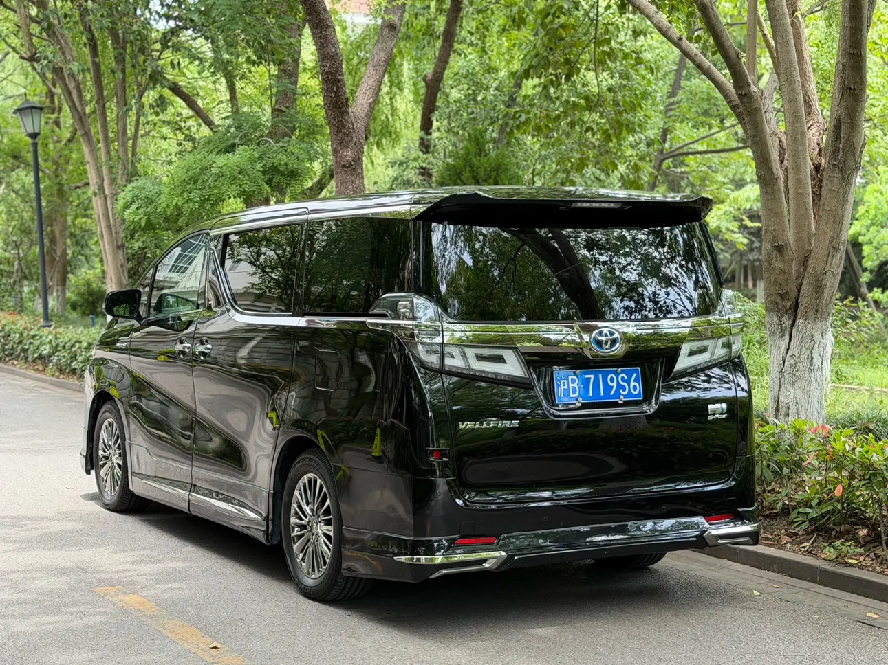 Toyota Crown Wellfire