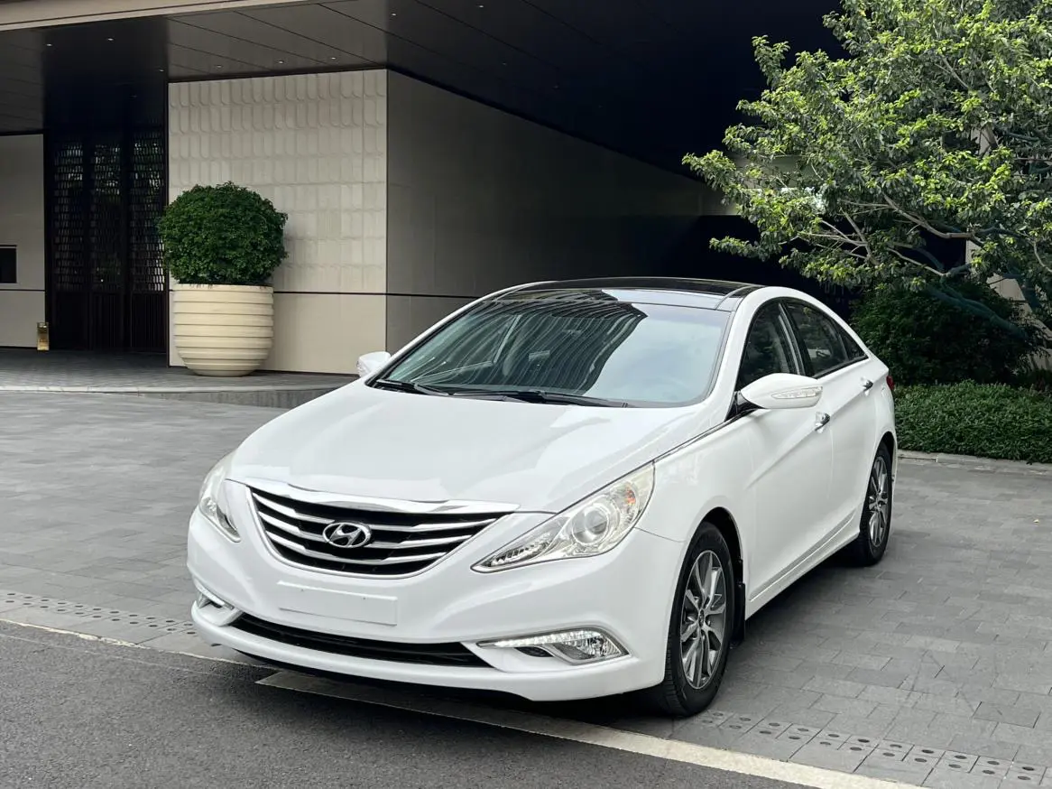 Hyundai Sonata eight