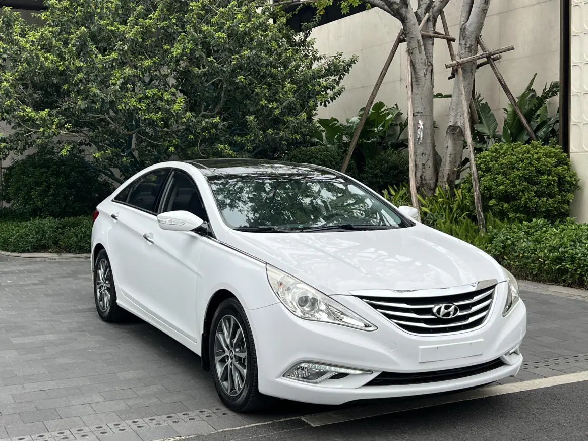 Hyundai Sonata eight