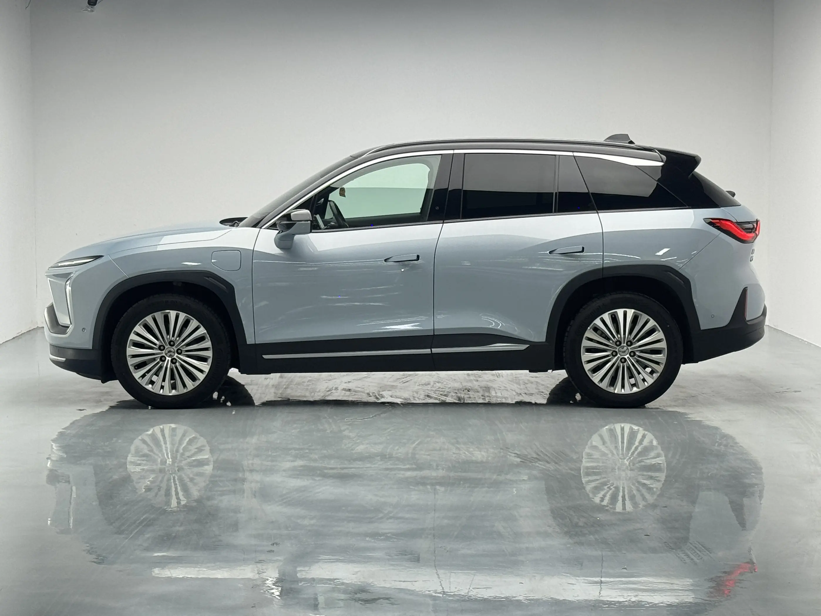 NIO ES6