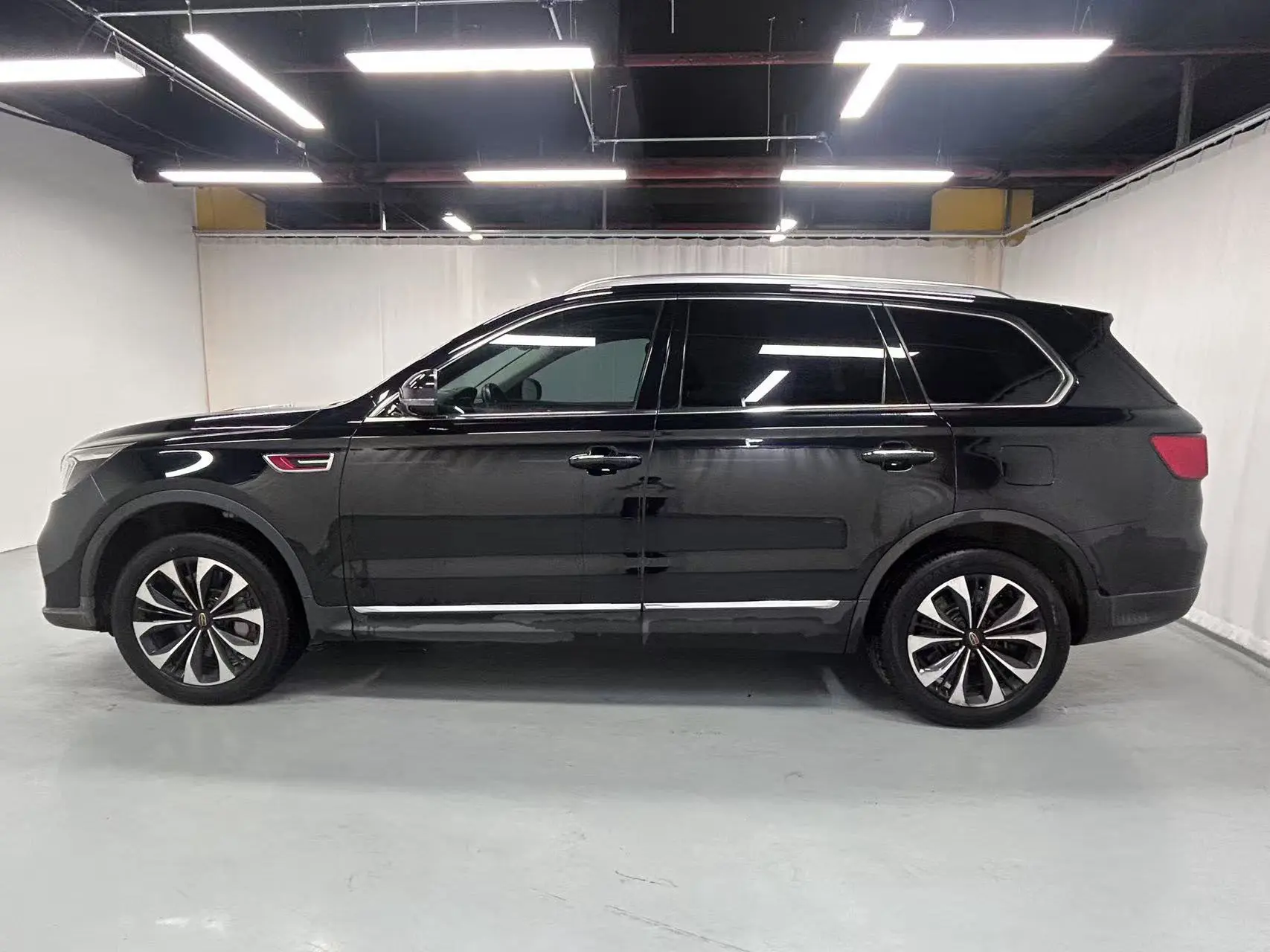 Hongqi HS7