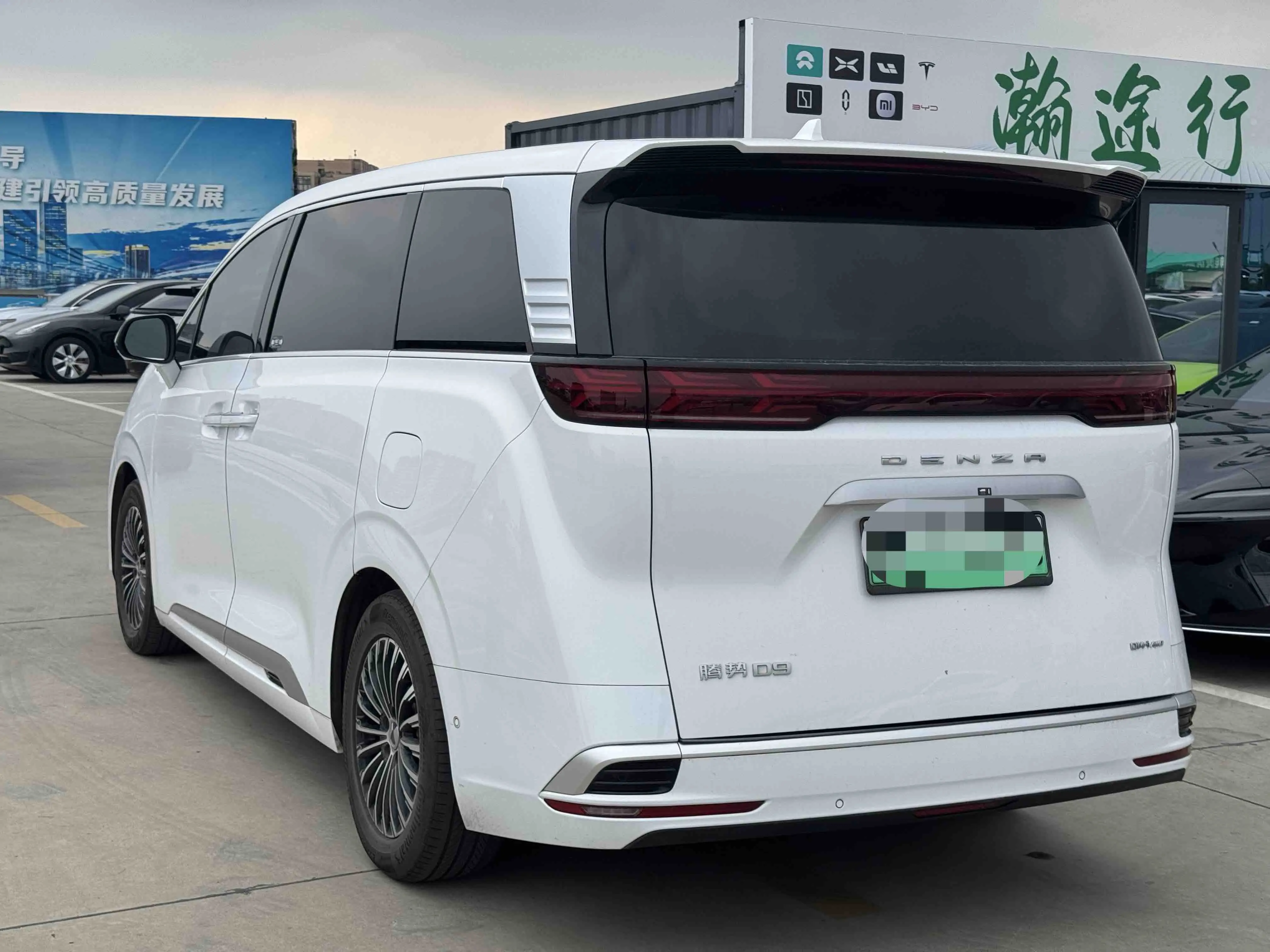 Denza D9 DM