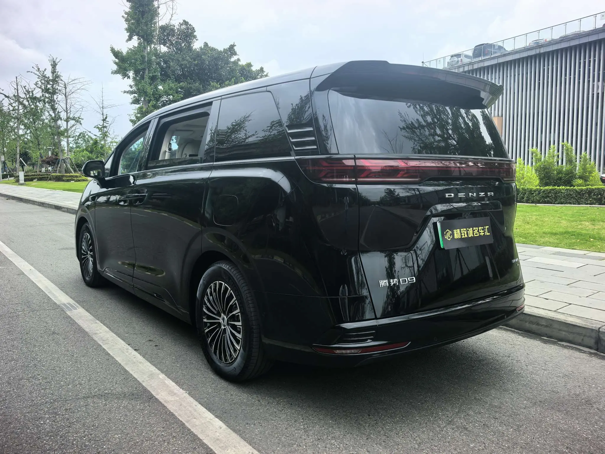 Denza D9 DM