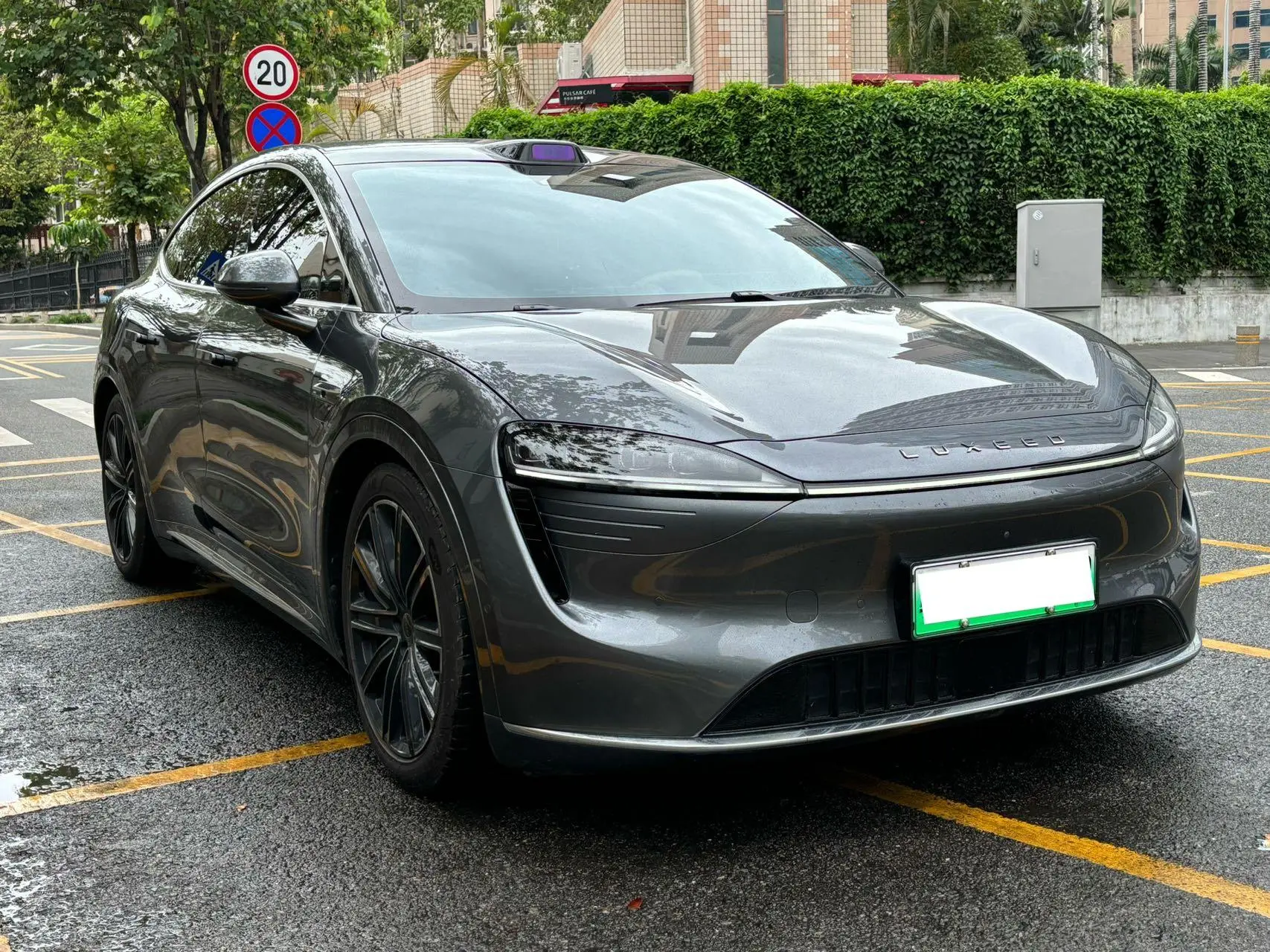 Luxeed Zhijie R7