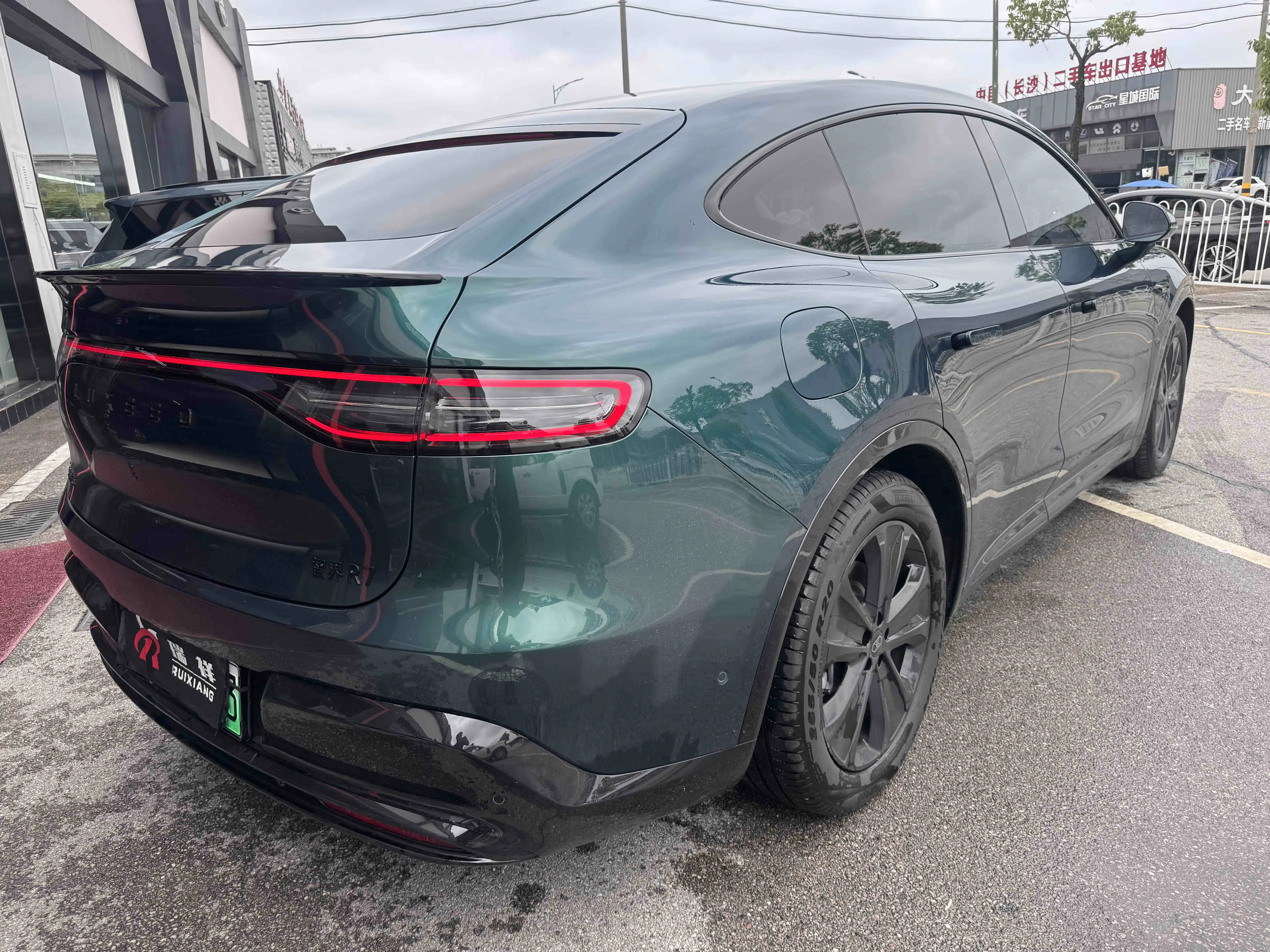 Luxeed Zhijie R7