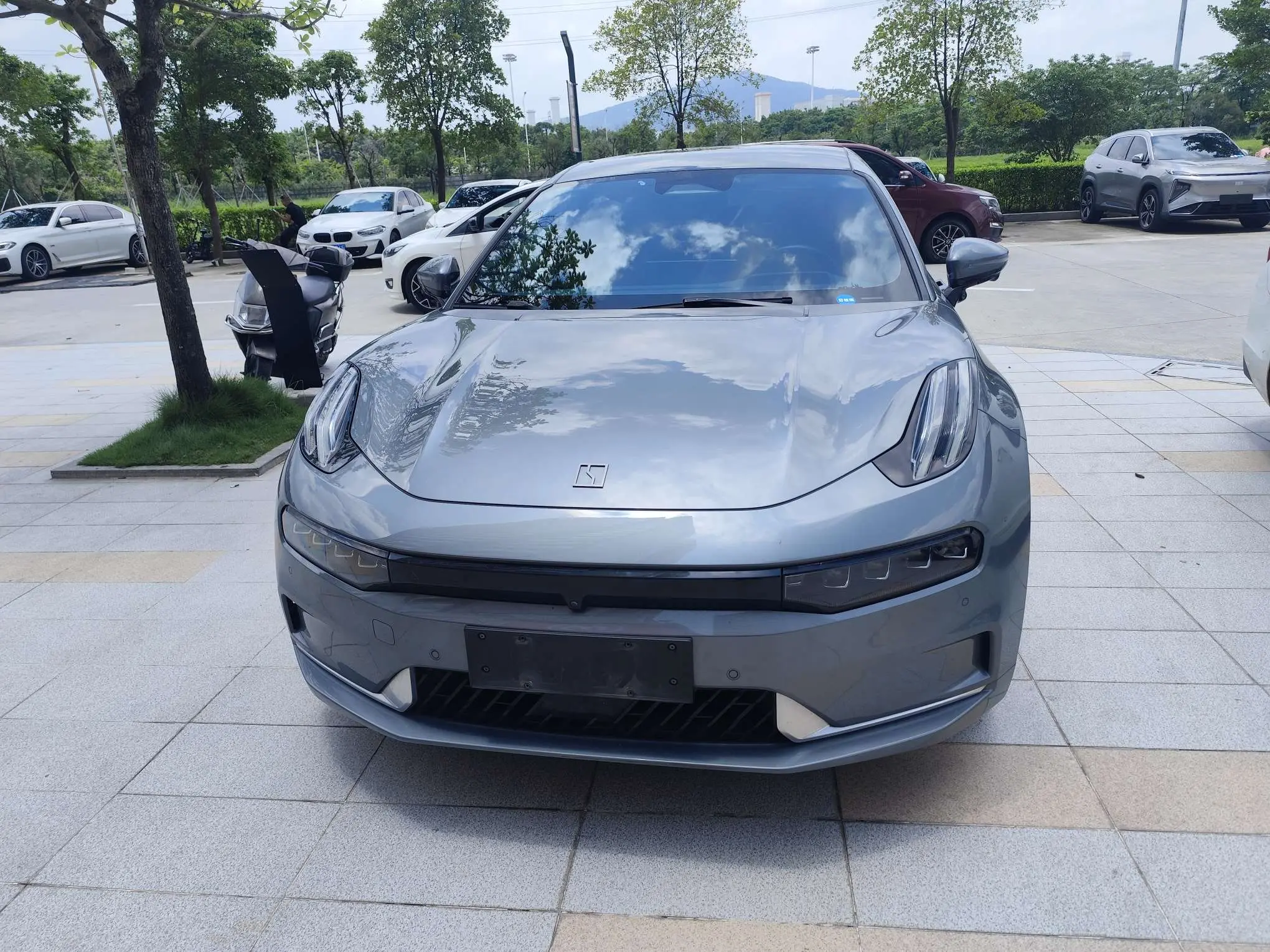 ZEEKR 001