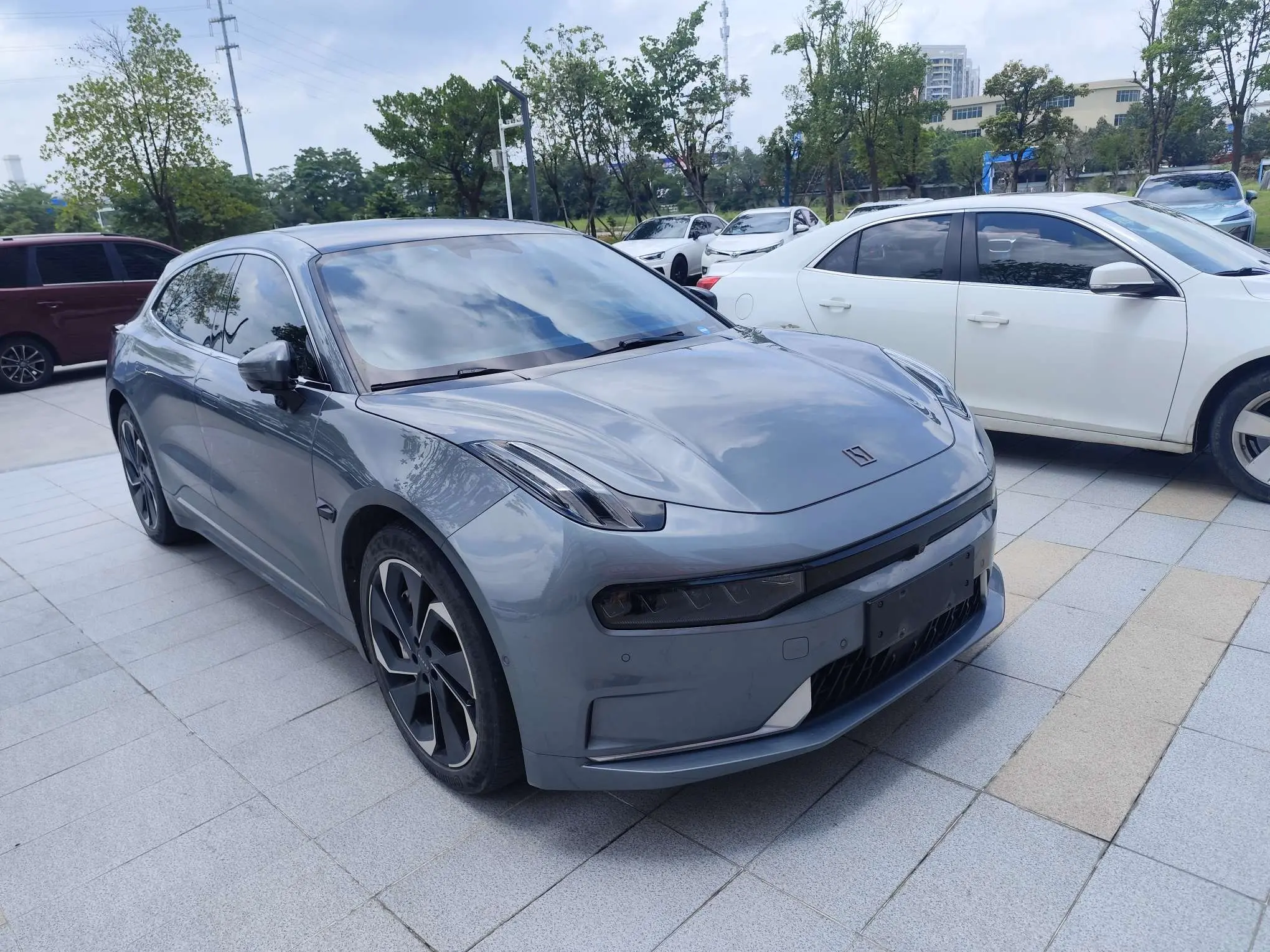 ZEEKR 001