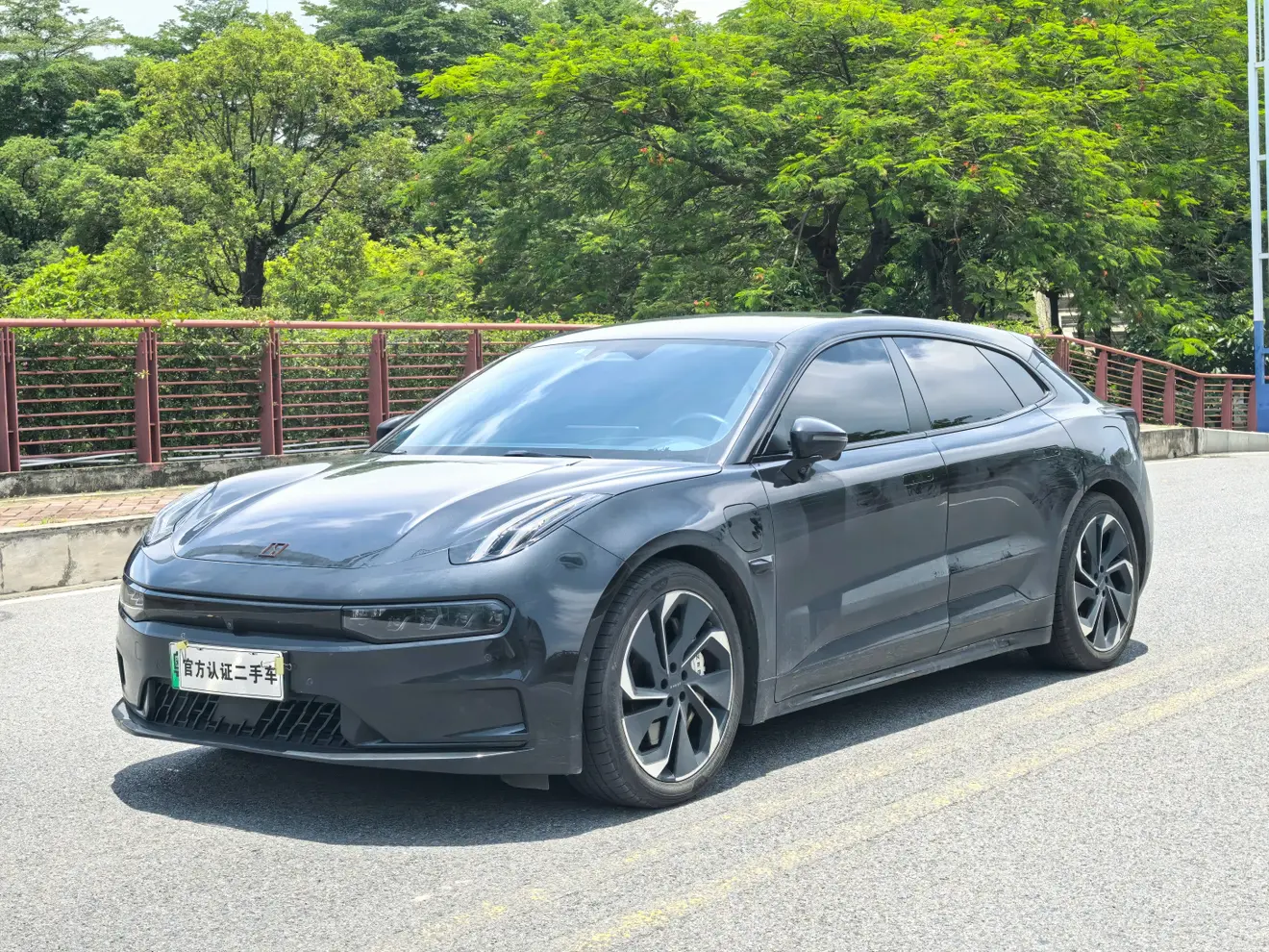 ZEEKR 001