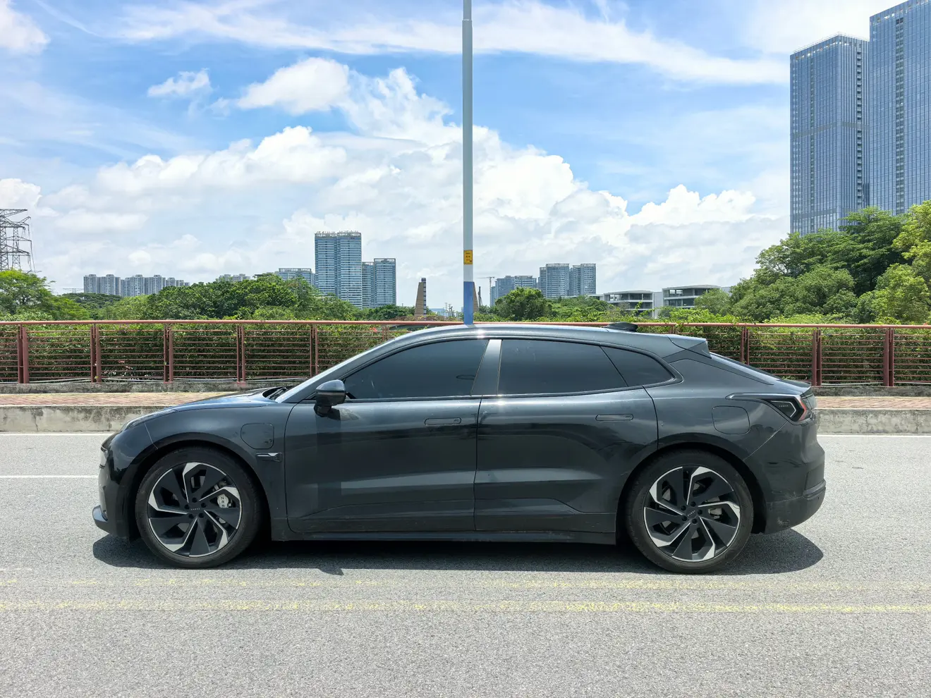 ZEEKR 001