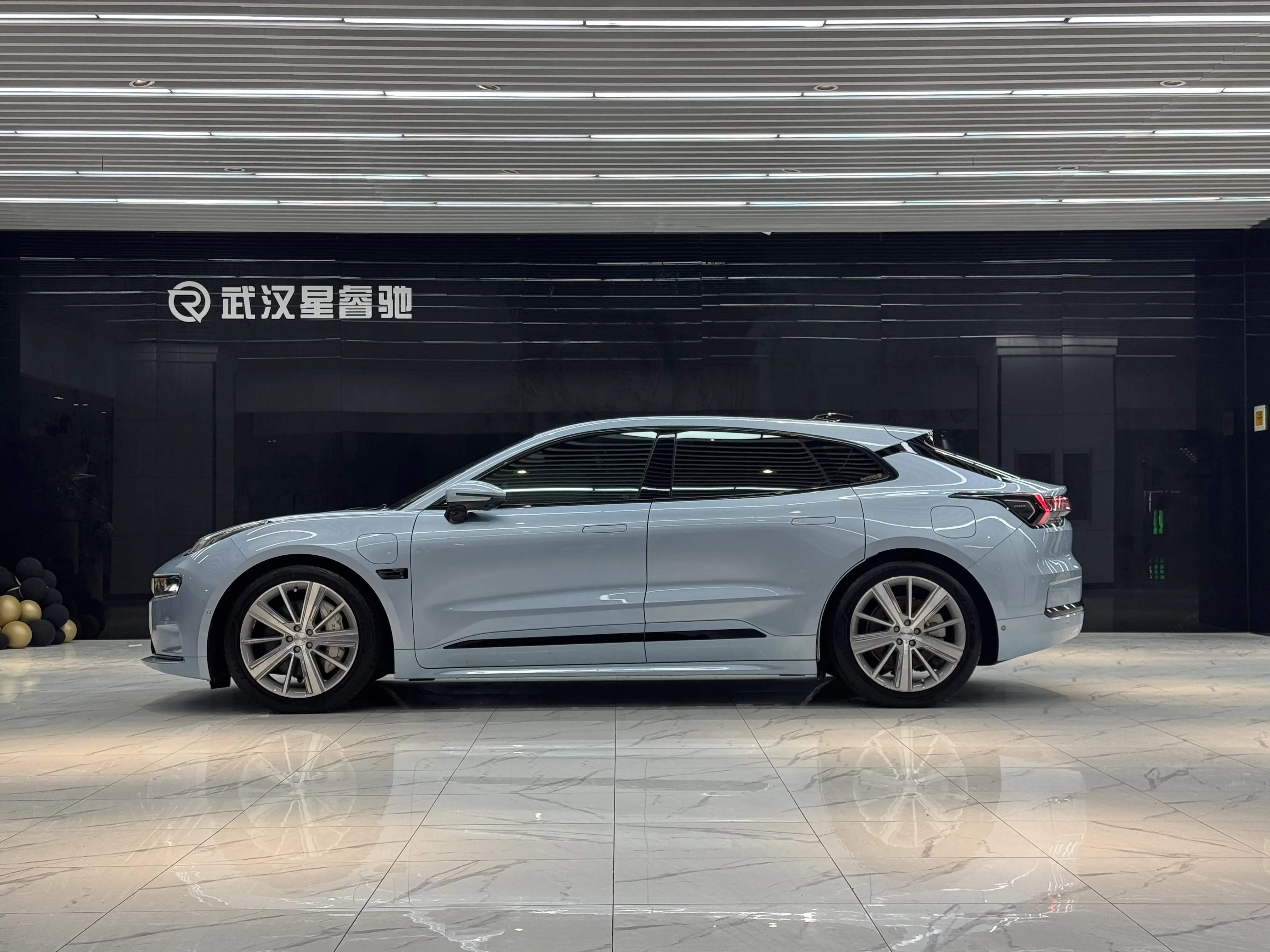 ZEEKR 001
