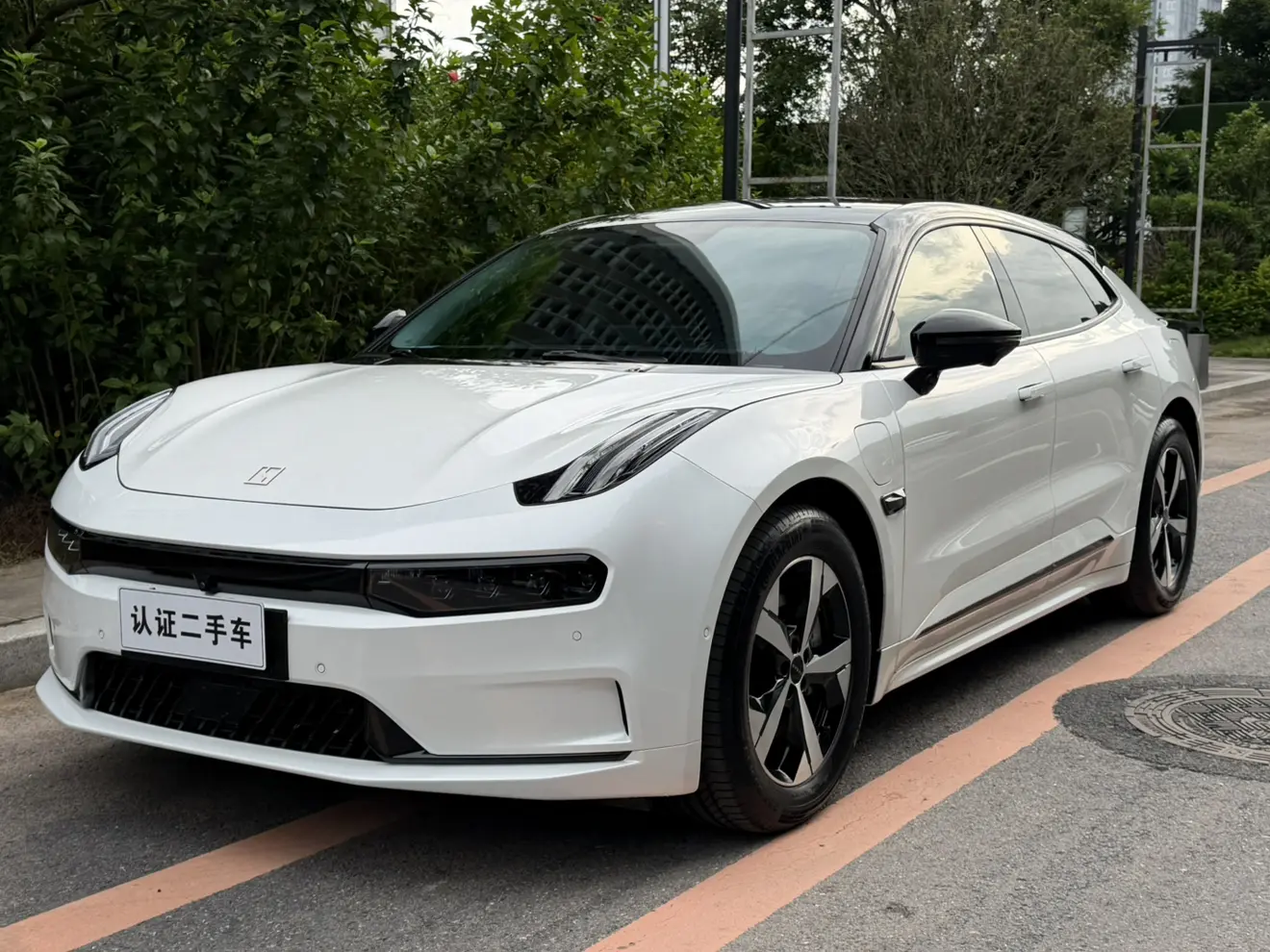 ZEEKR 001