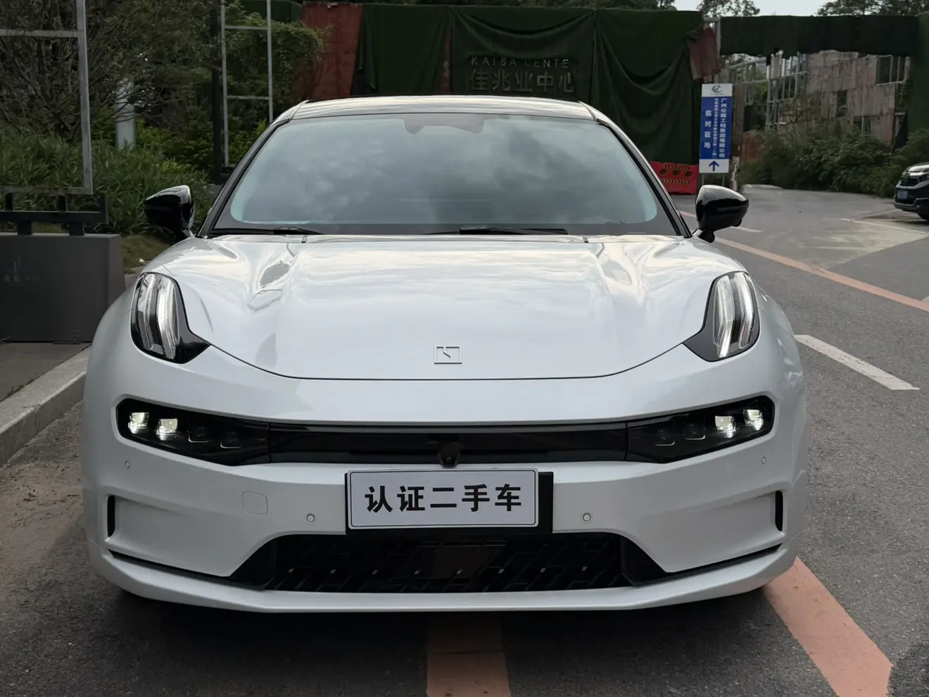 ZEEKR 001
