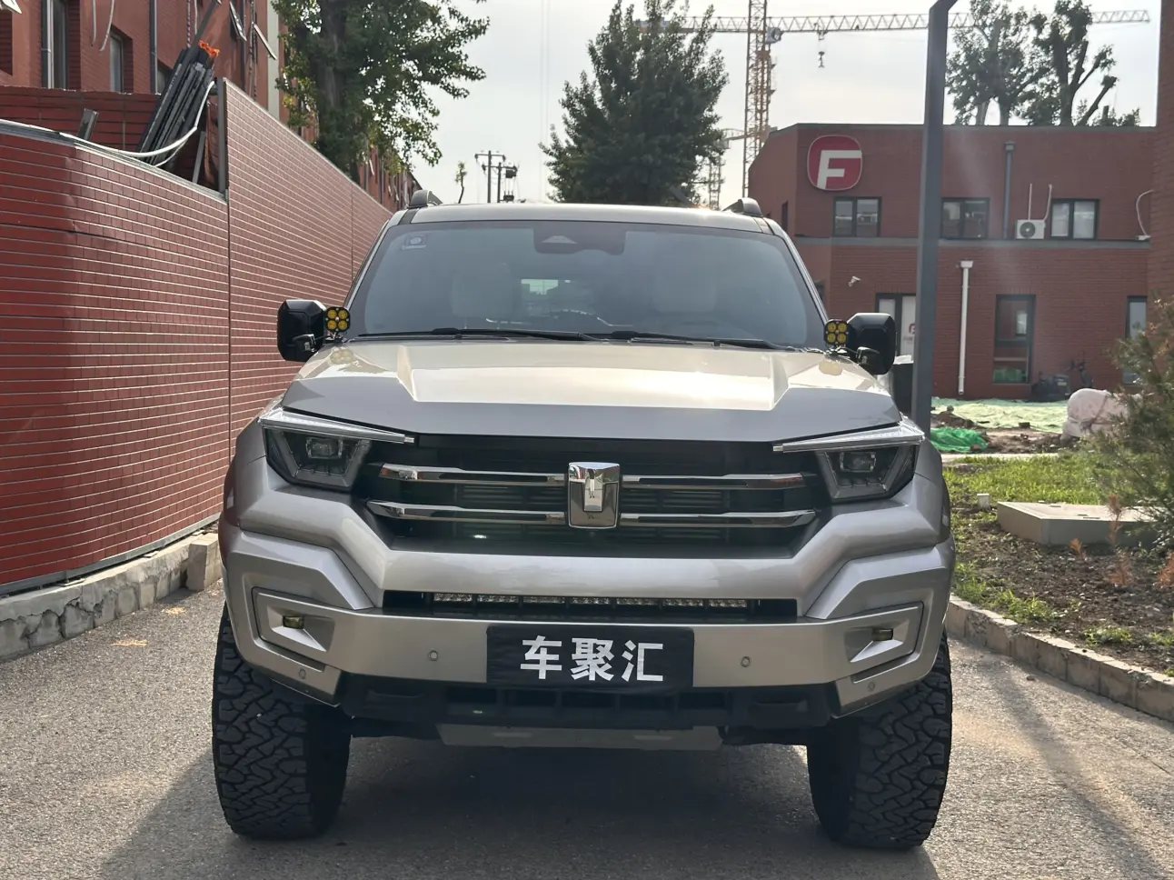 Tank 400Hi4-T