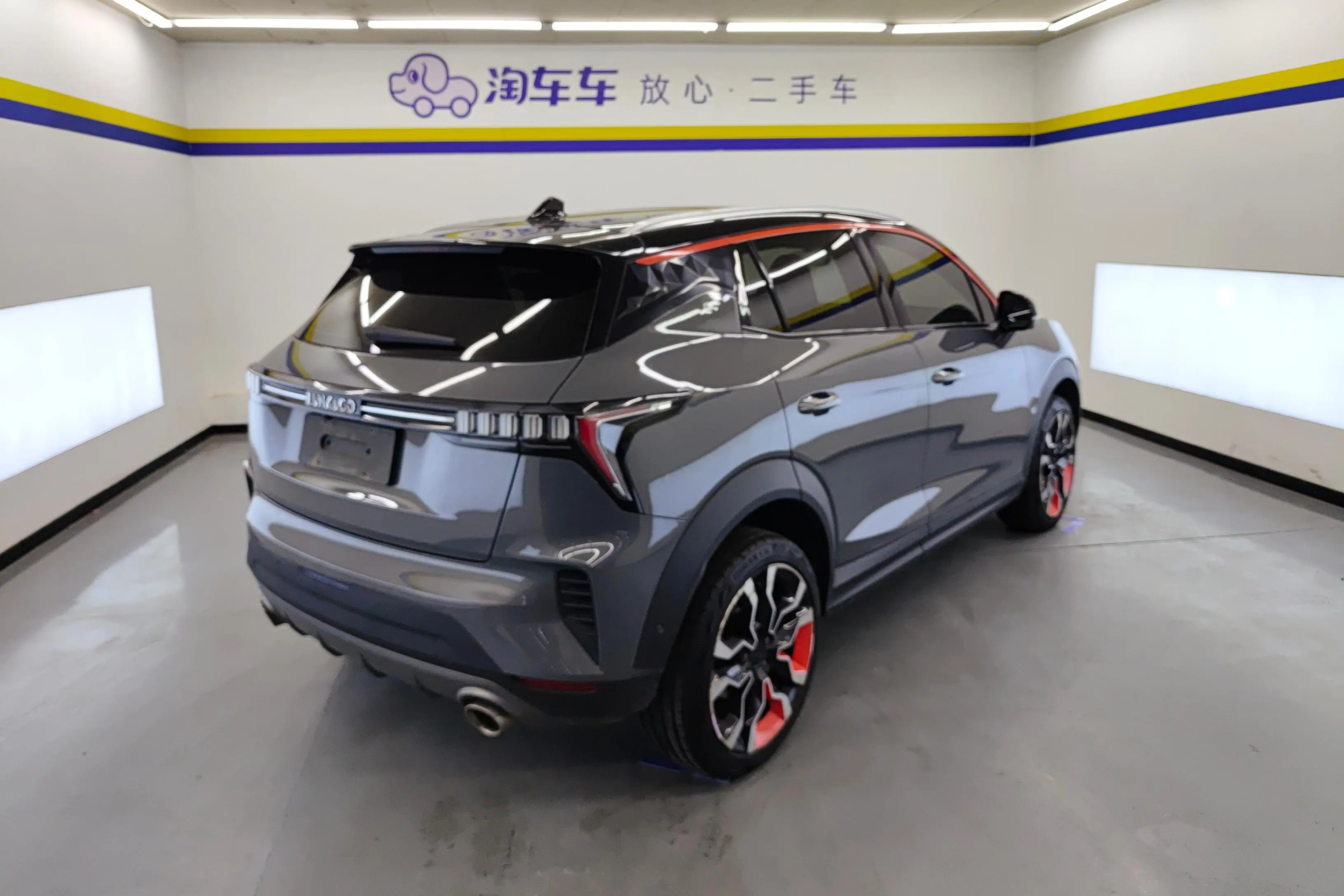 Lynk & Co 06