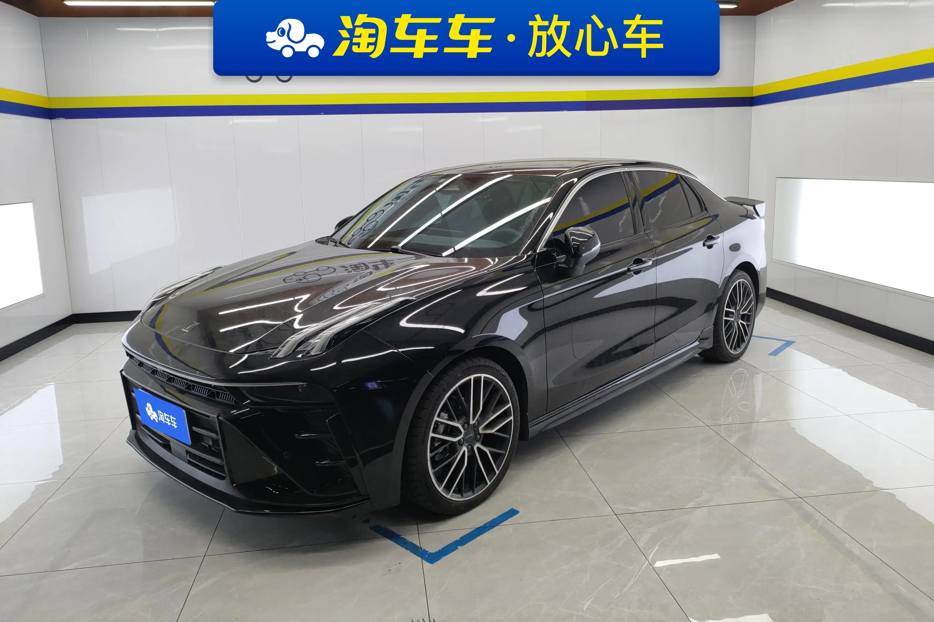 Lynk & Co 03