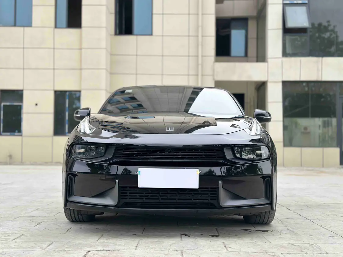 Lynk & Co 03